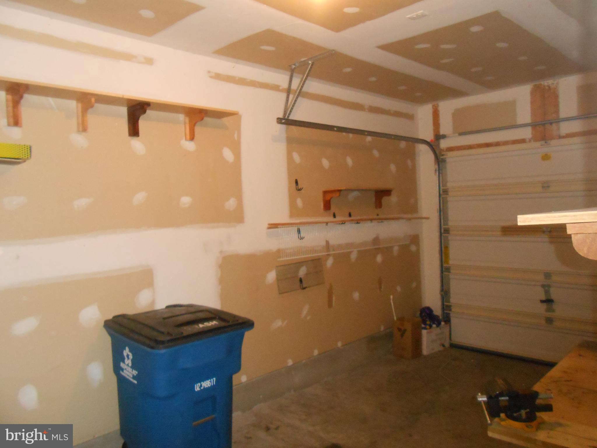 WAKELAND MANOR - Residential Lease