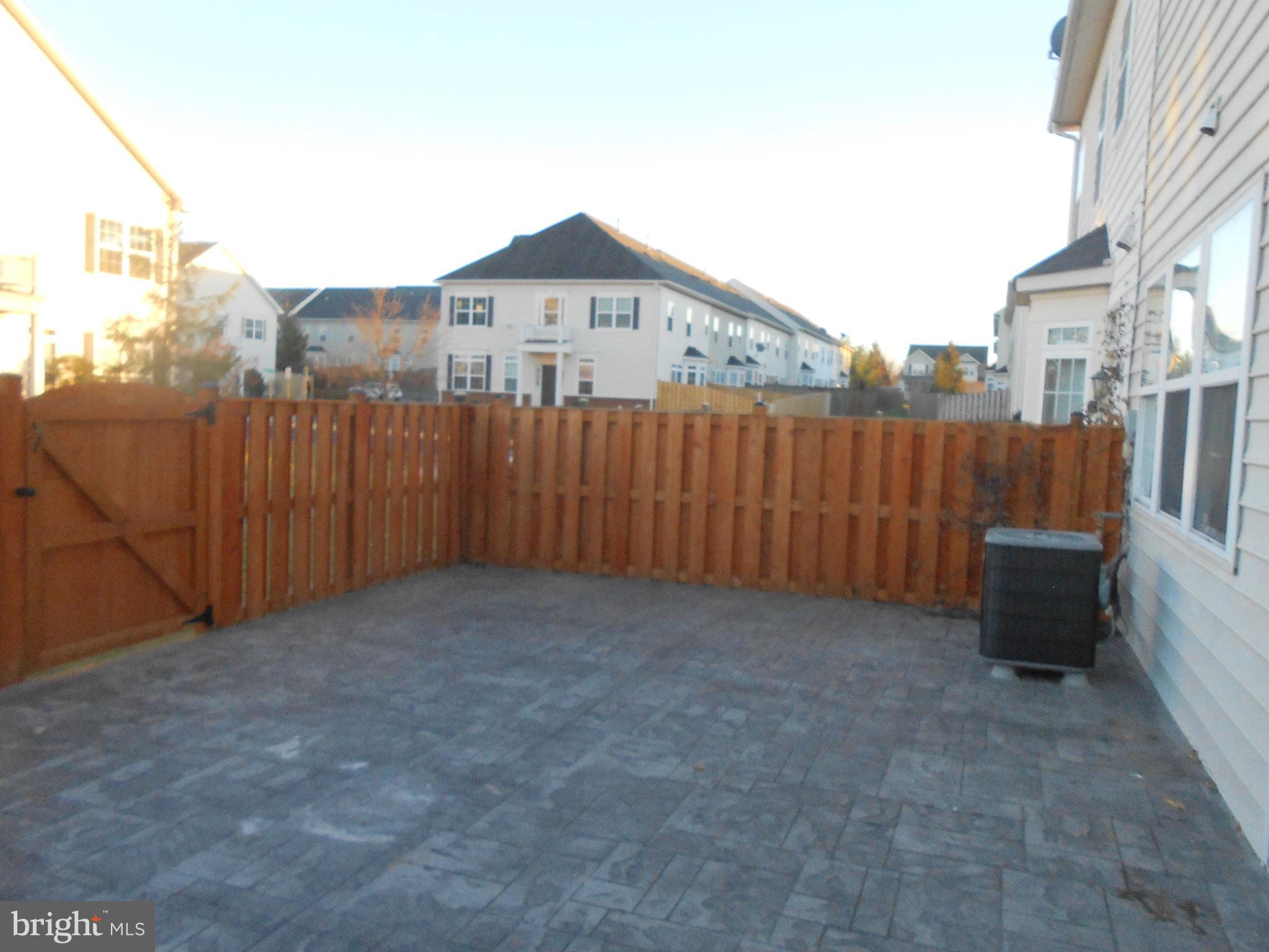 WAKELAND MANOR - Residential Lease