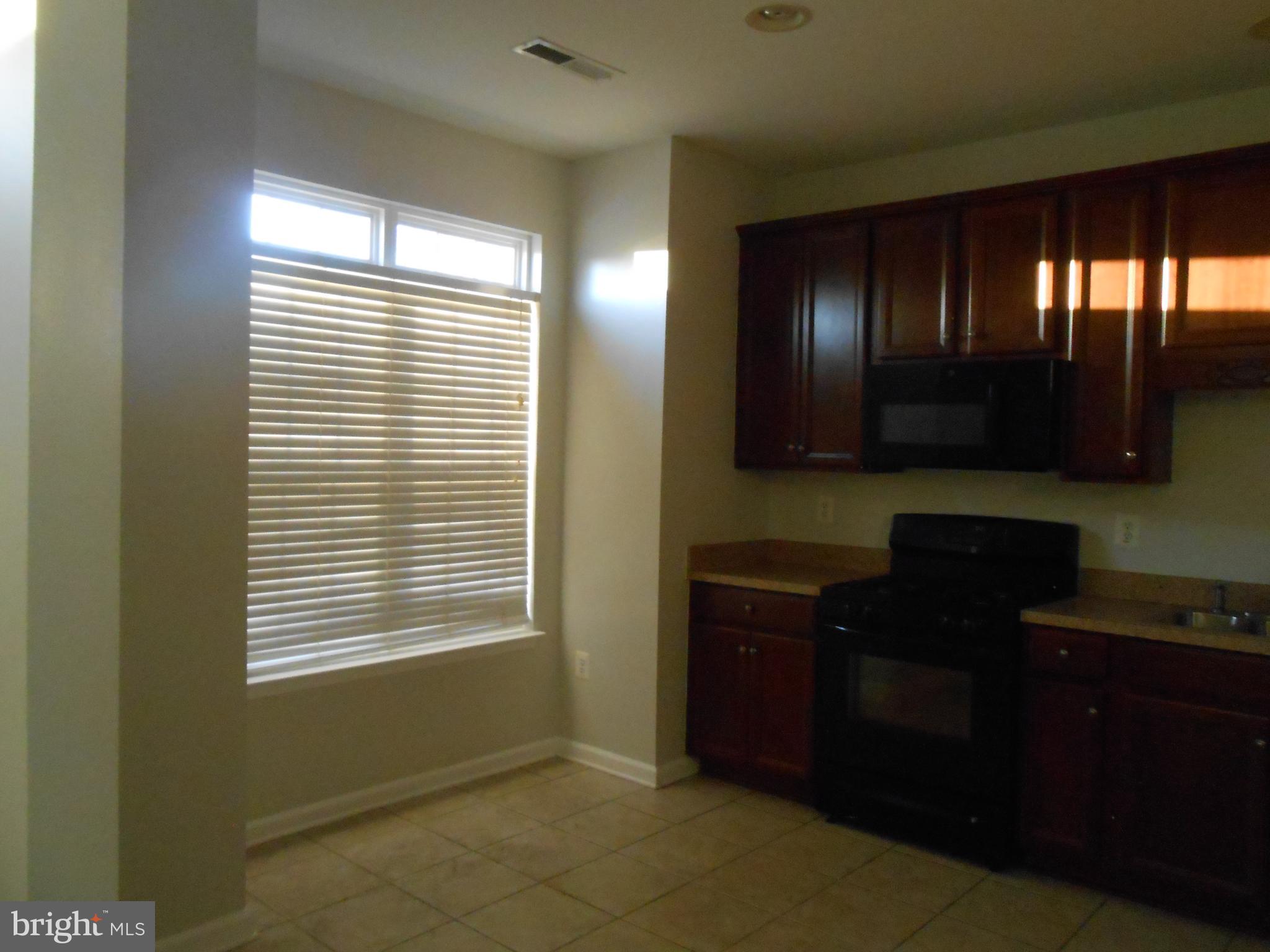 WAKELAND MANOR - Residential Lease