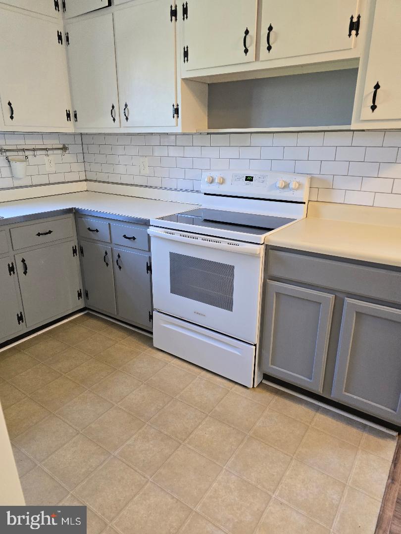 LEESBURG - Residential