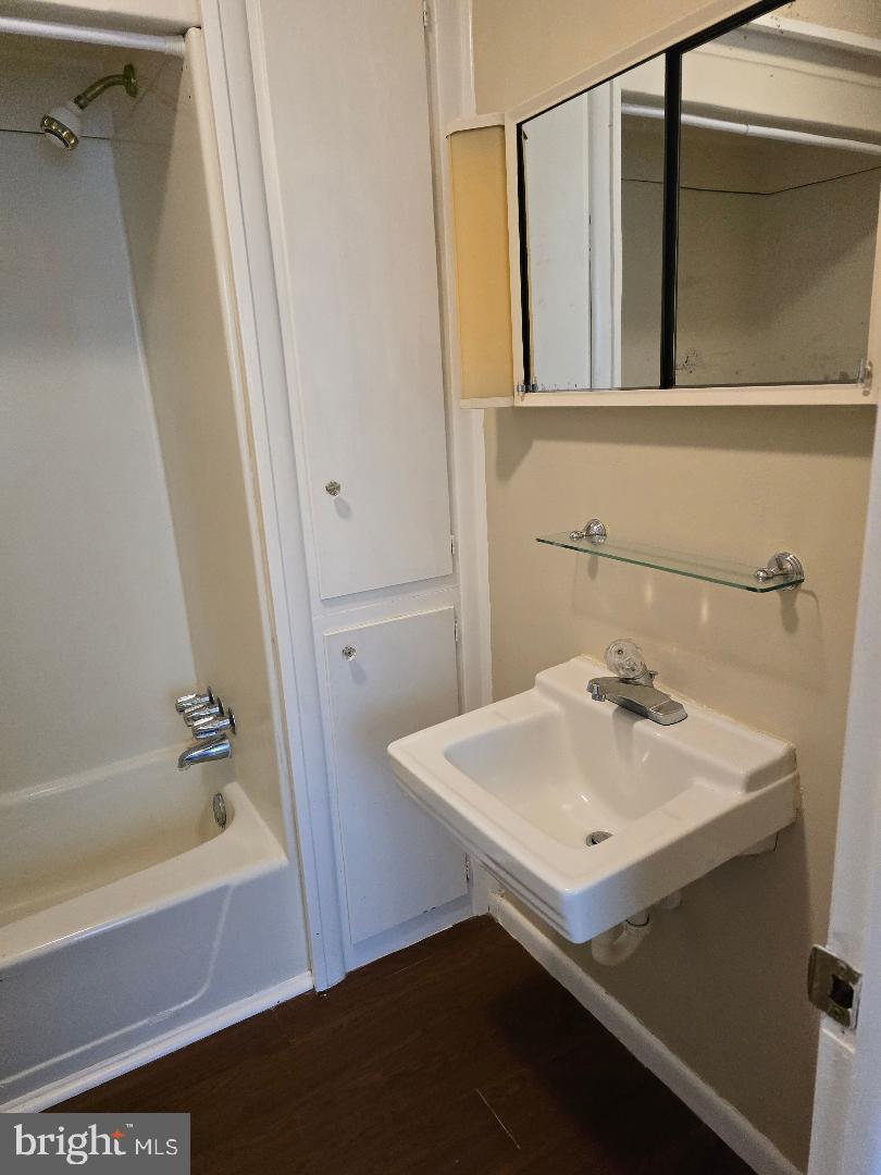 LEESBURG - Residential