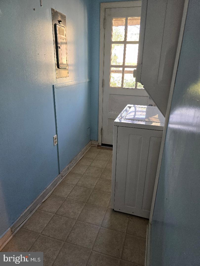 LEESBURG - Residential