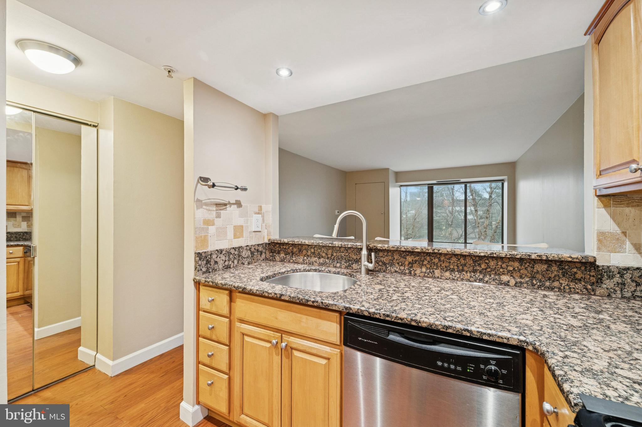 2001 HAMILTON STREET 00 318