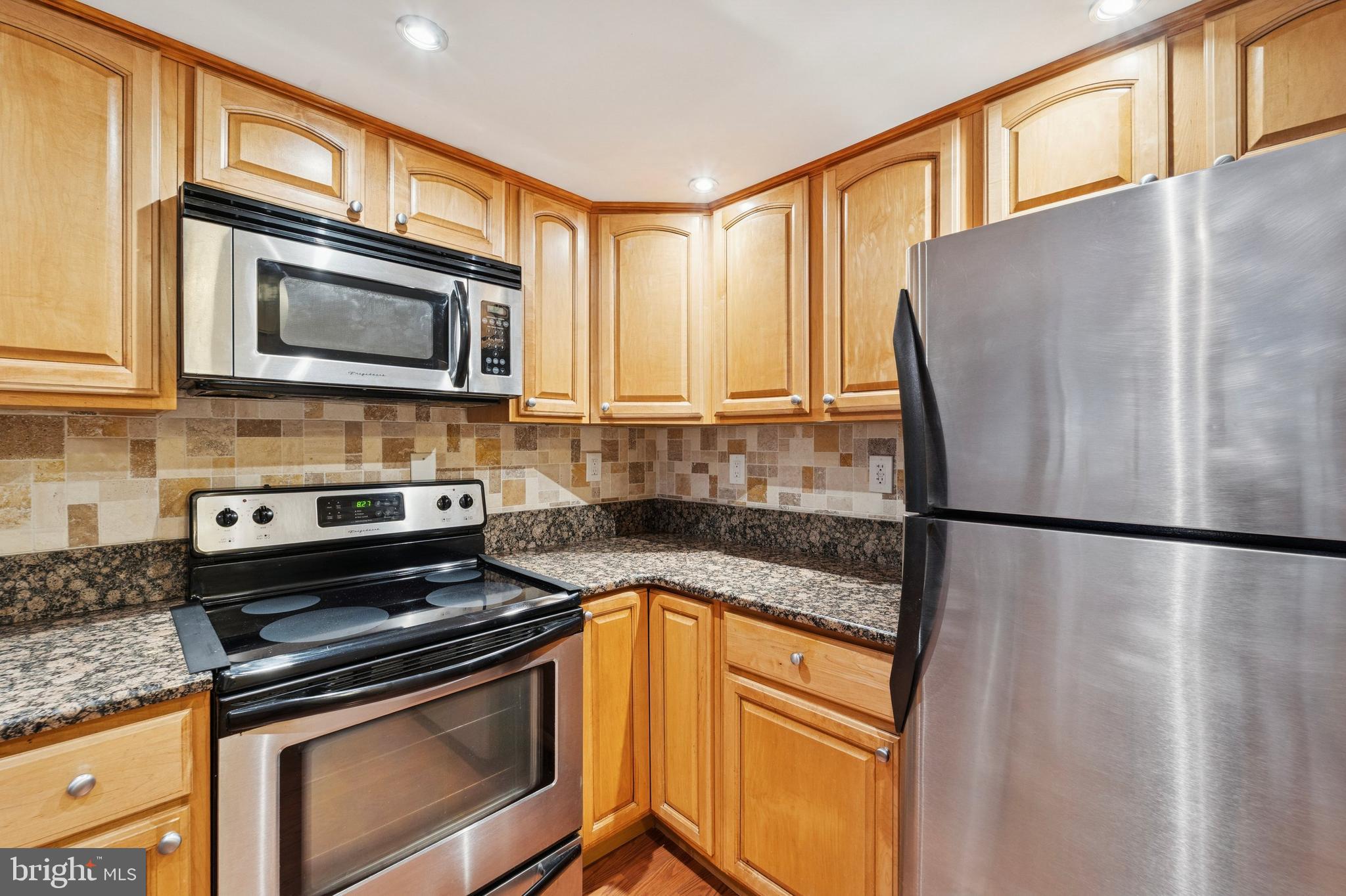 2001 HAMILTON STREET 00 318