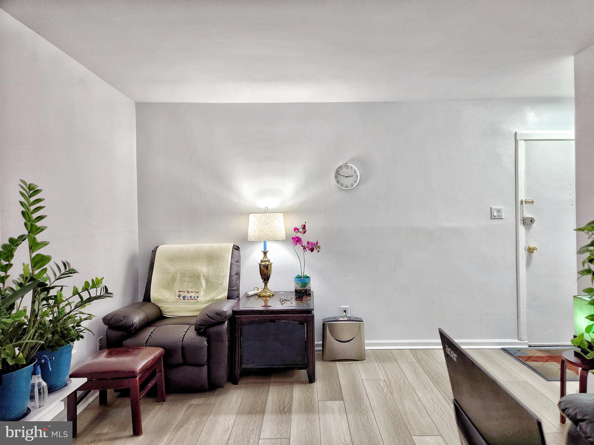 YORKTOWNE SQUARE - Residential