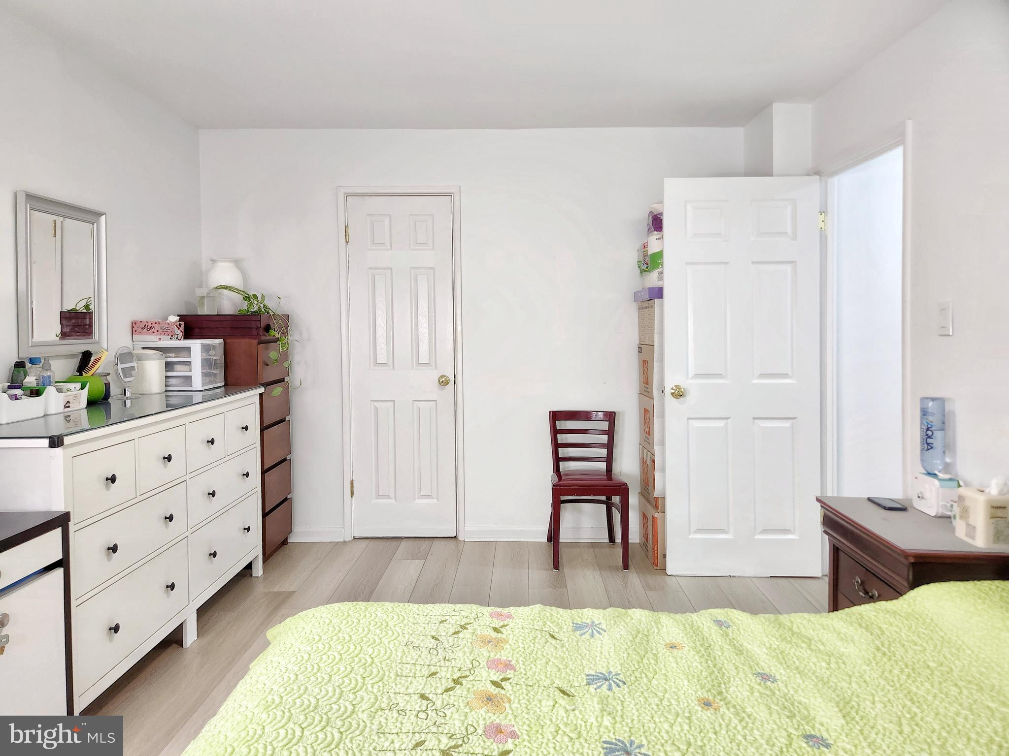 YORKTOWNE SQUARE - Residential