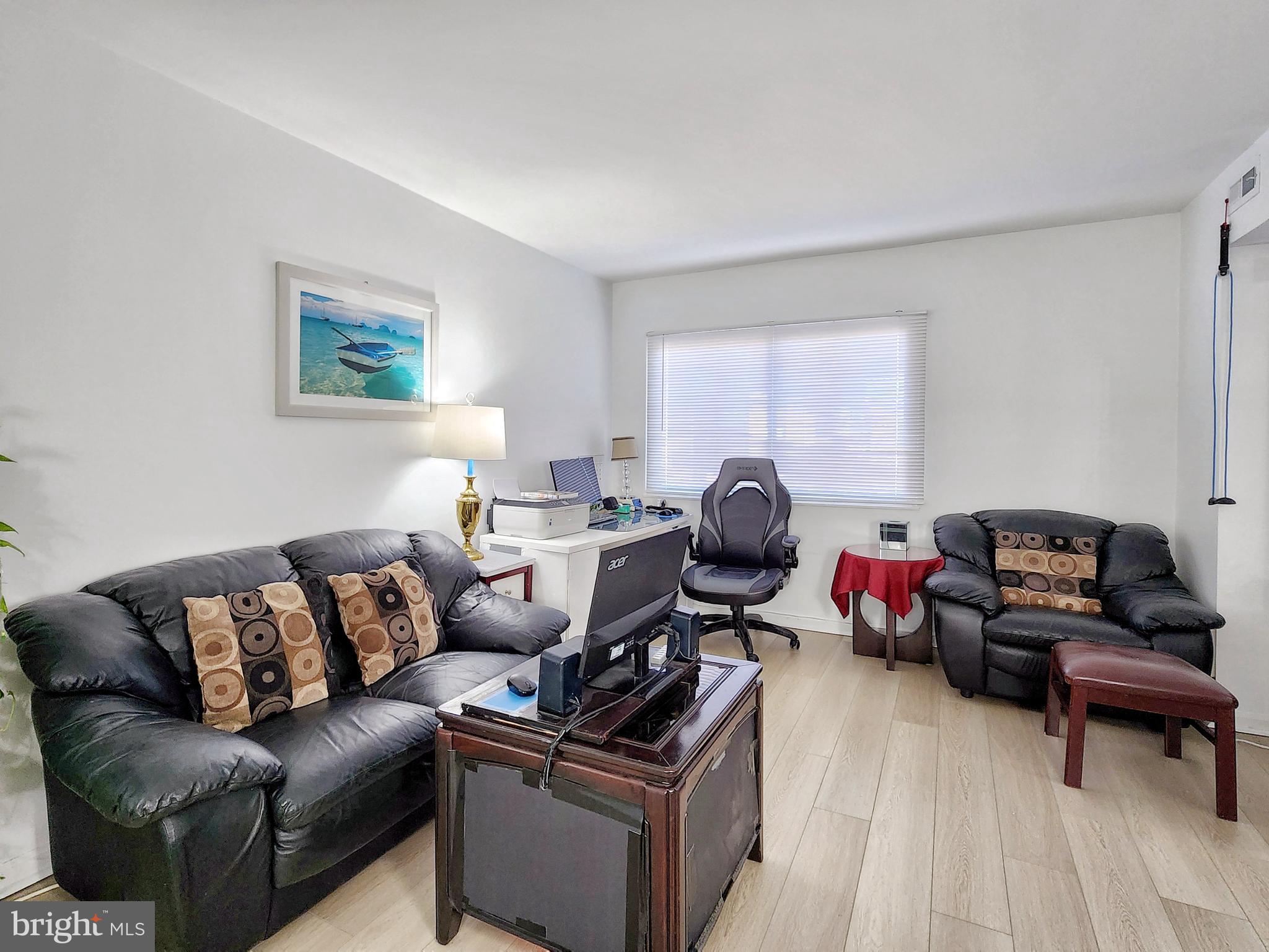 YORKTOWNE SQUARE - Residential