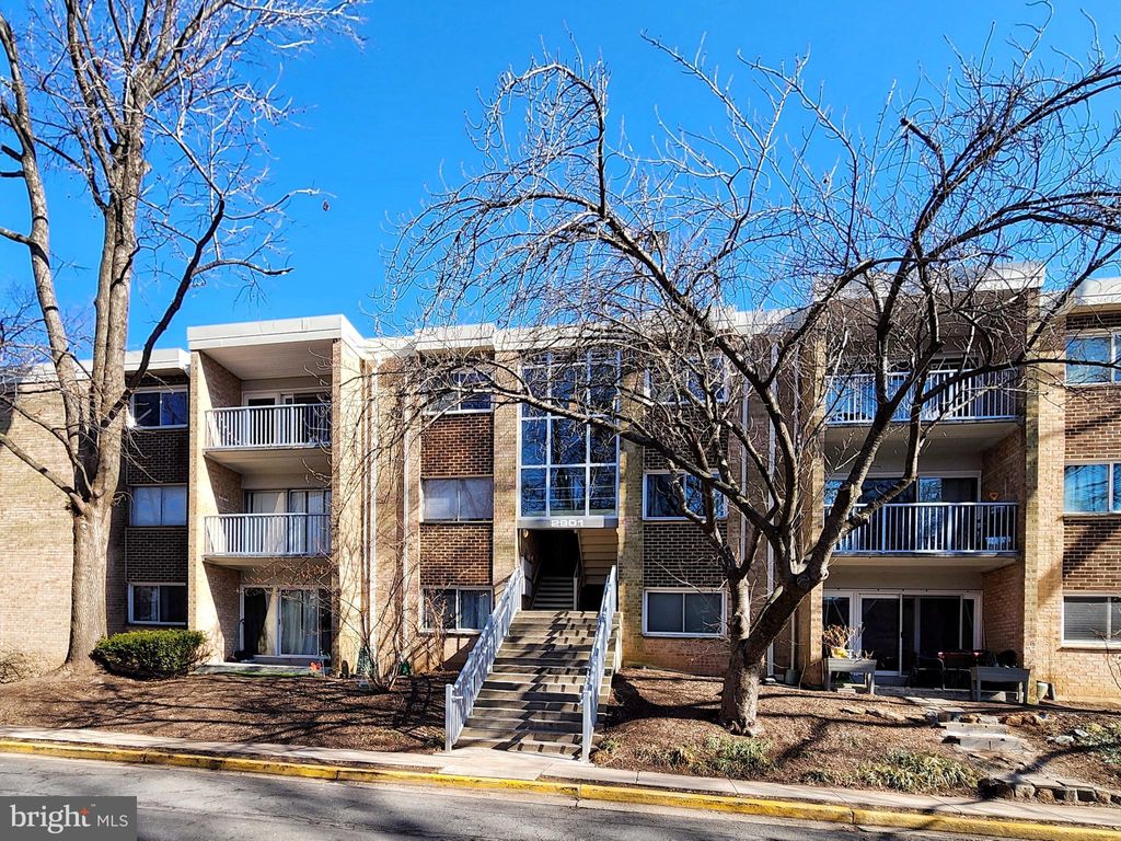 Photo of 2901 Charing Cross Road #8, FALLS CHURCH, VA 22042 (MLS # VAFX2293144)