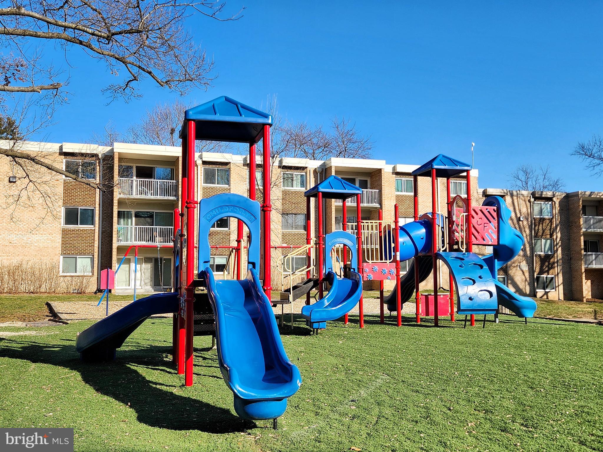 YORKTOWNE SQUARE - Residential