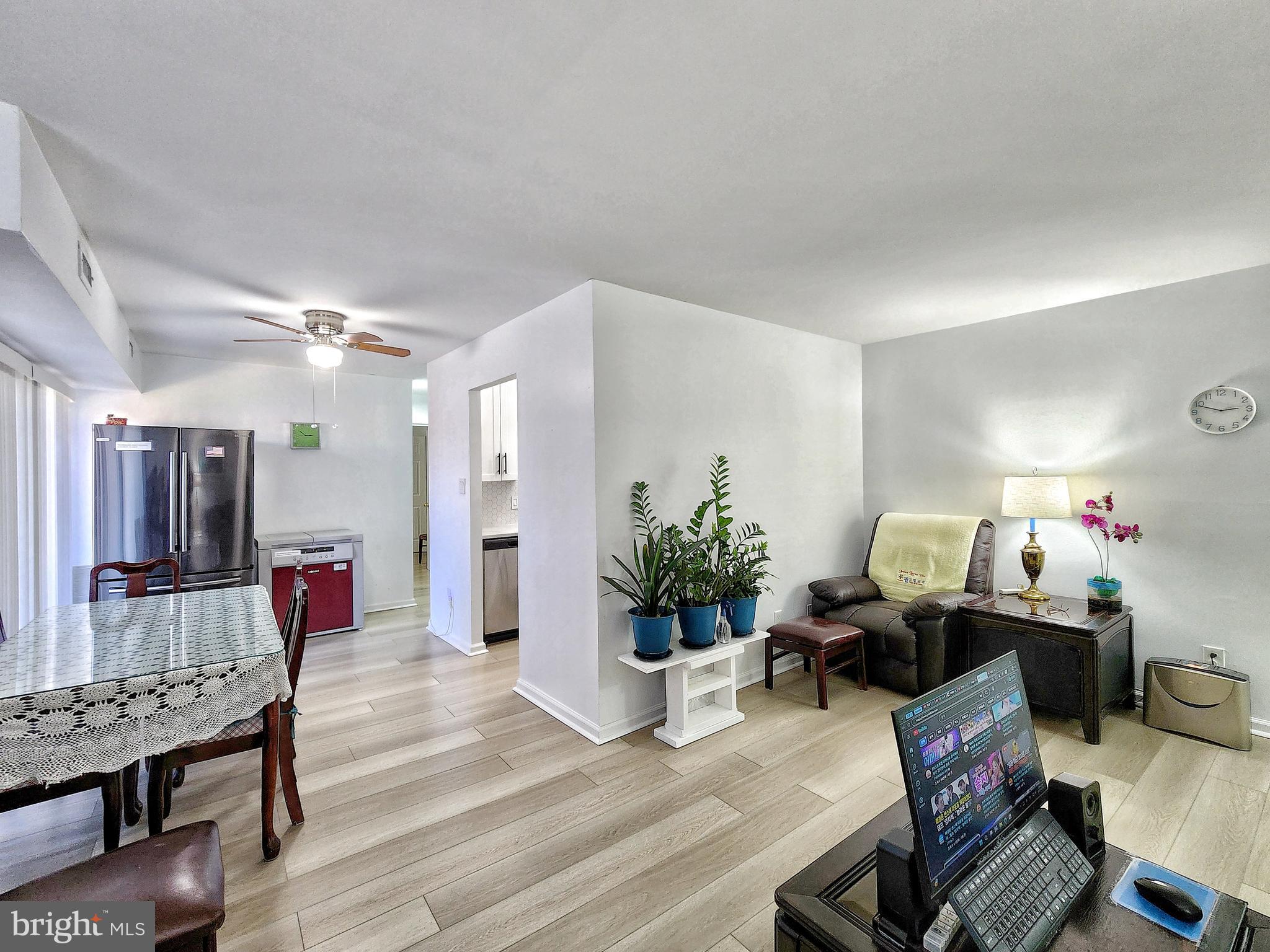 YORKTOWNE SQUARE - Residential