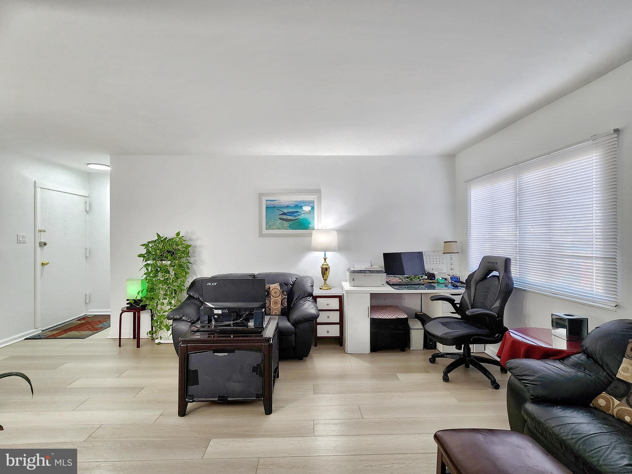 YORKTOWNE SQUARE - Residential