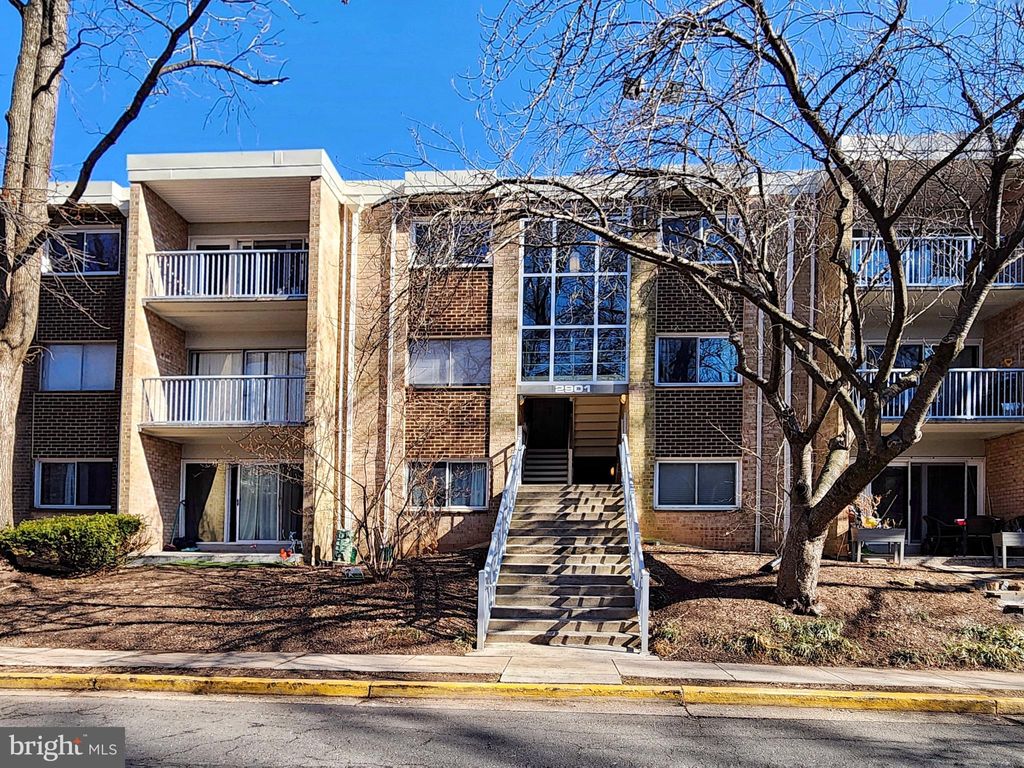 Photo of 2901 Charing Cross Road #8, FALLS CHURCH, VA 22042 (MLS # VAFX2293144)