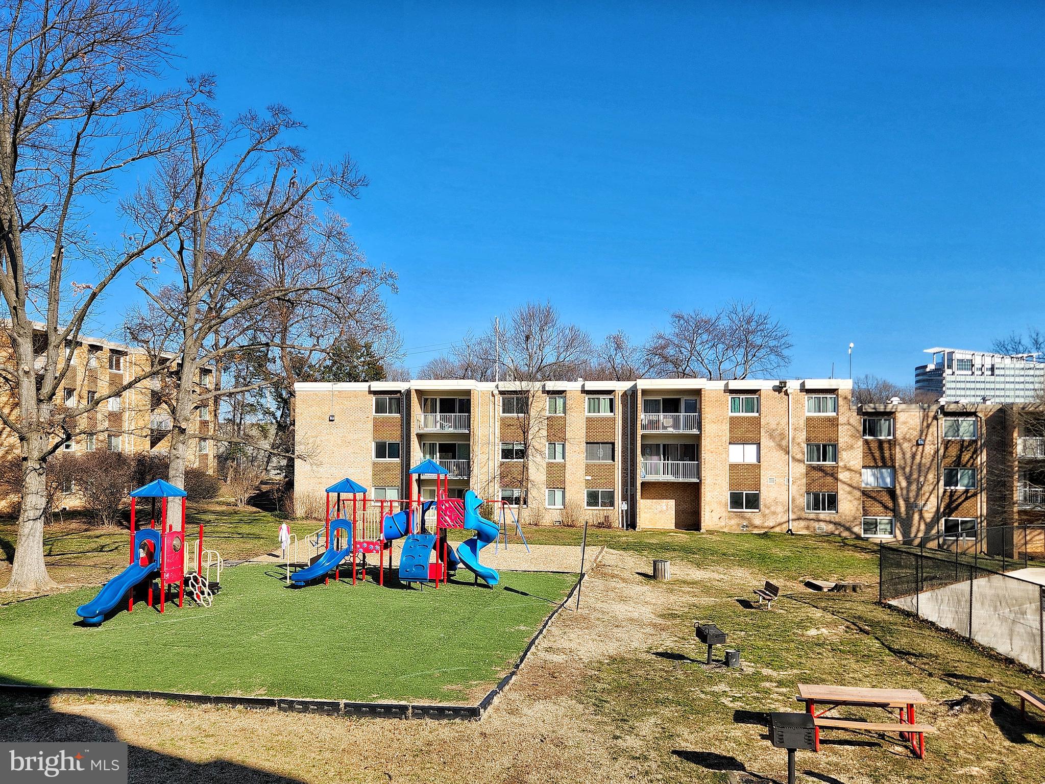 YORKTOWNE SQUARE - Residential