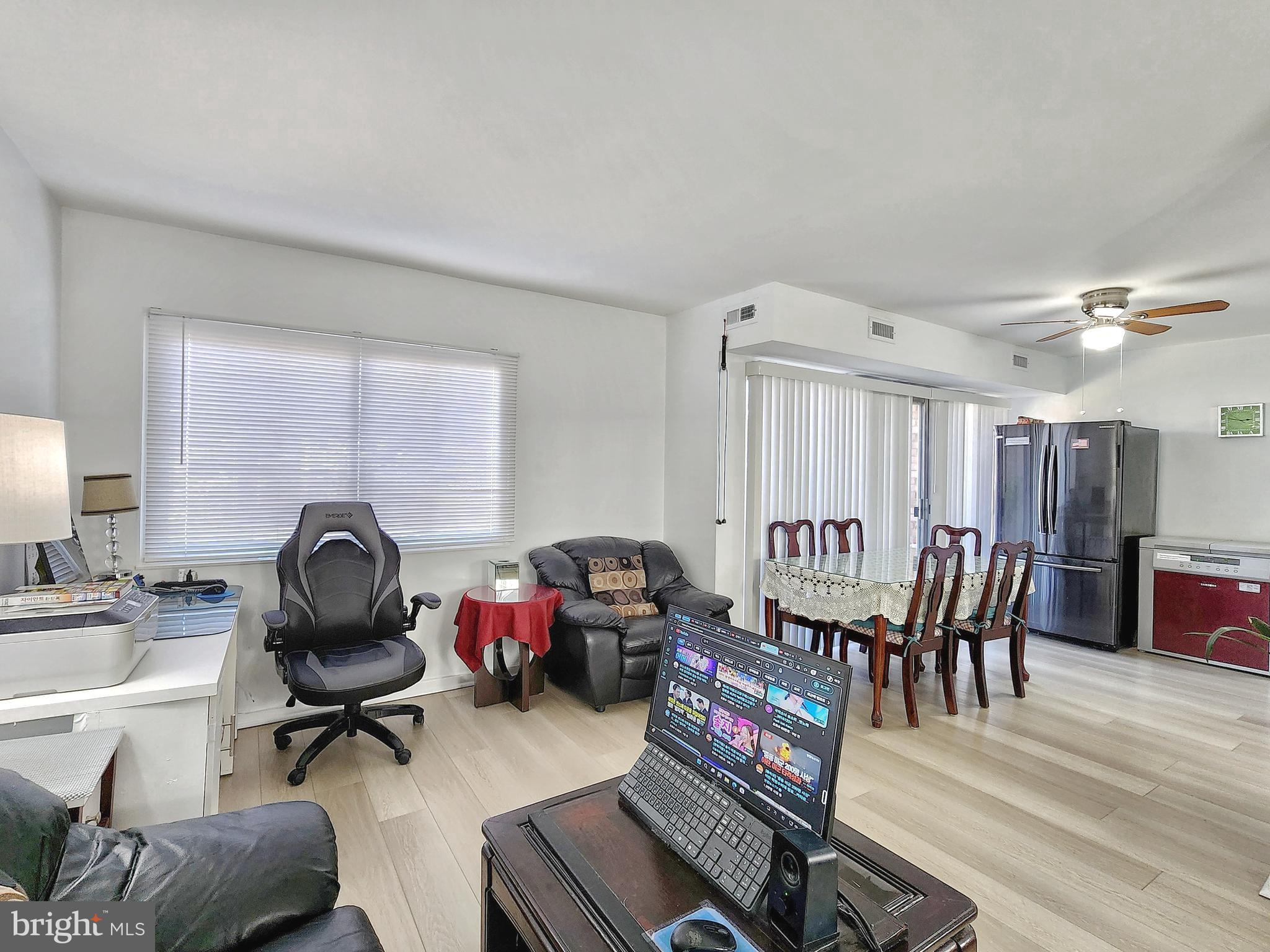 YORKTOWNE SQUARE - Residential