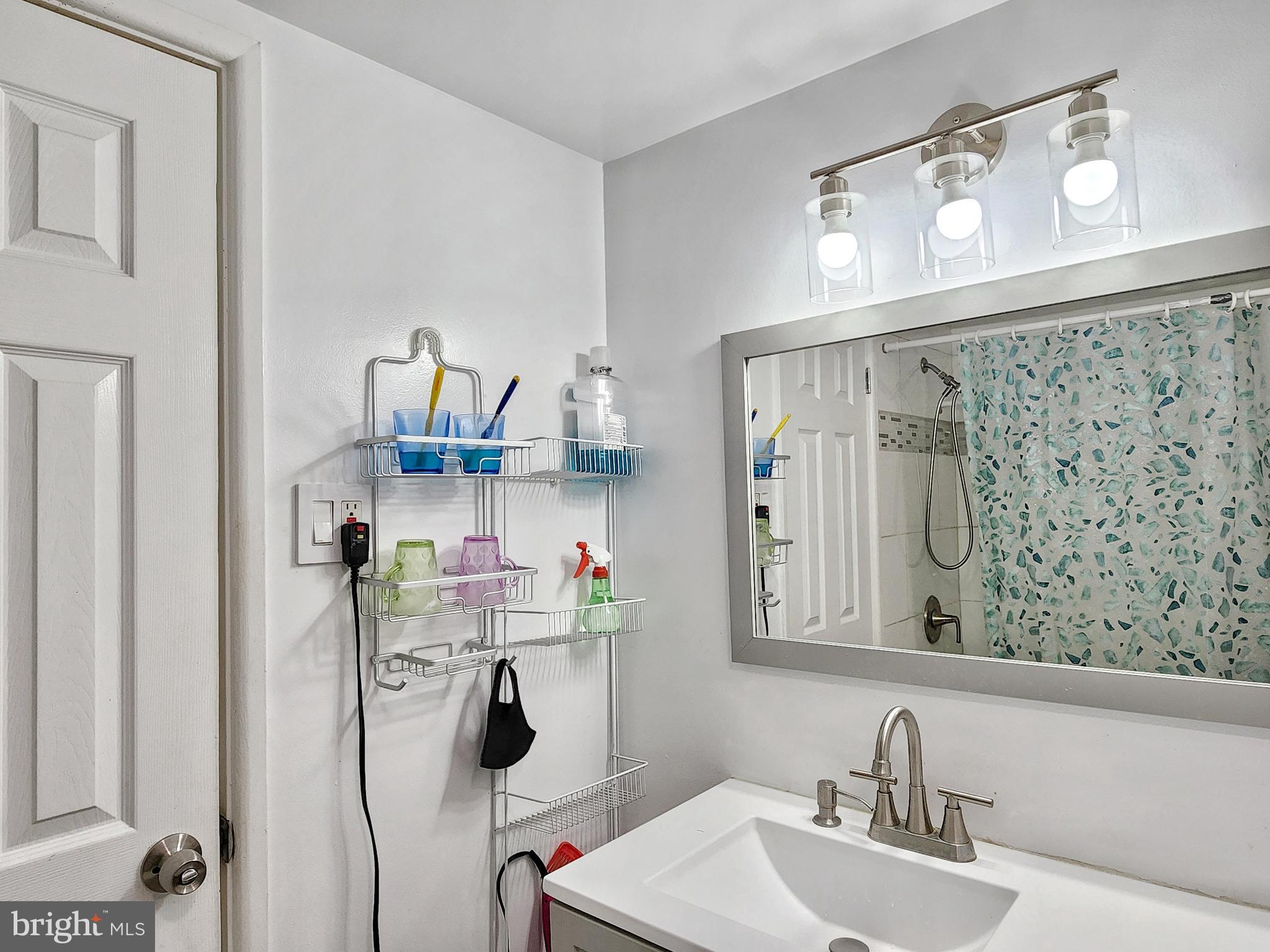 YORKTOWNE SQUARE - Residential