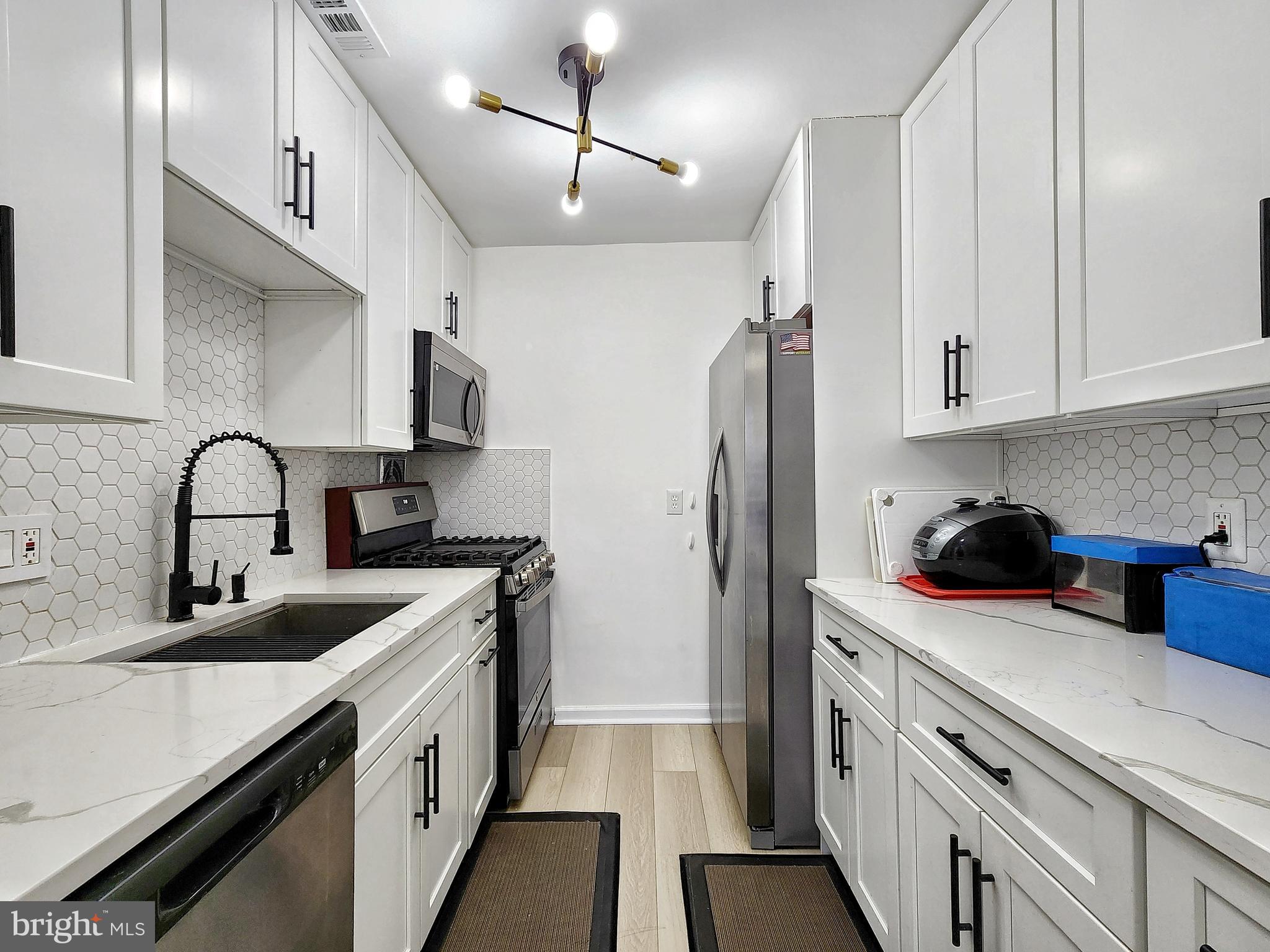 YORKTOWNE SQUARE - Residential