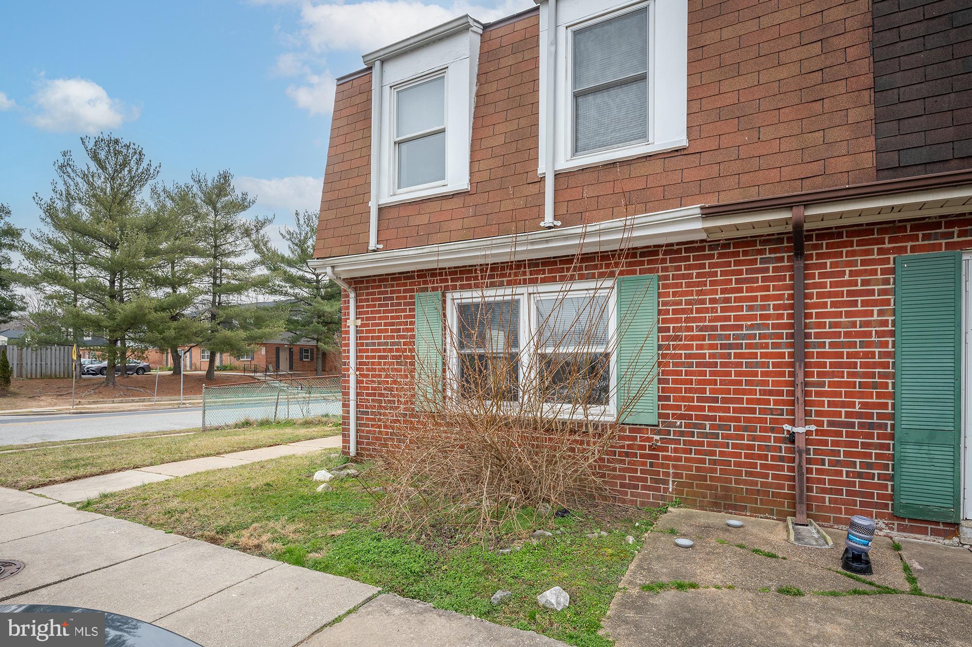 WARFIELD CONDOMINIUMS - Residential Lease