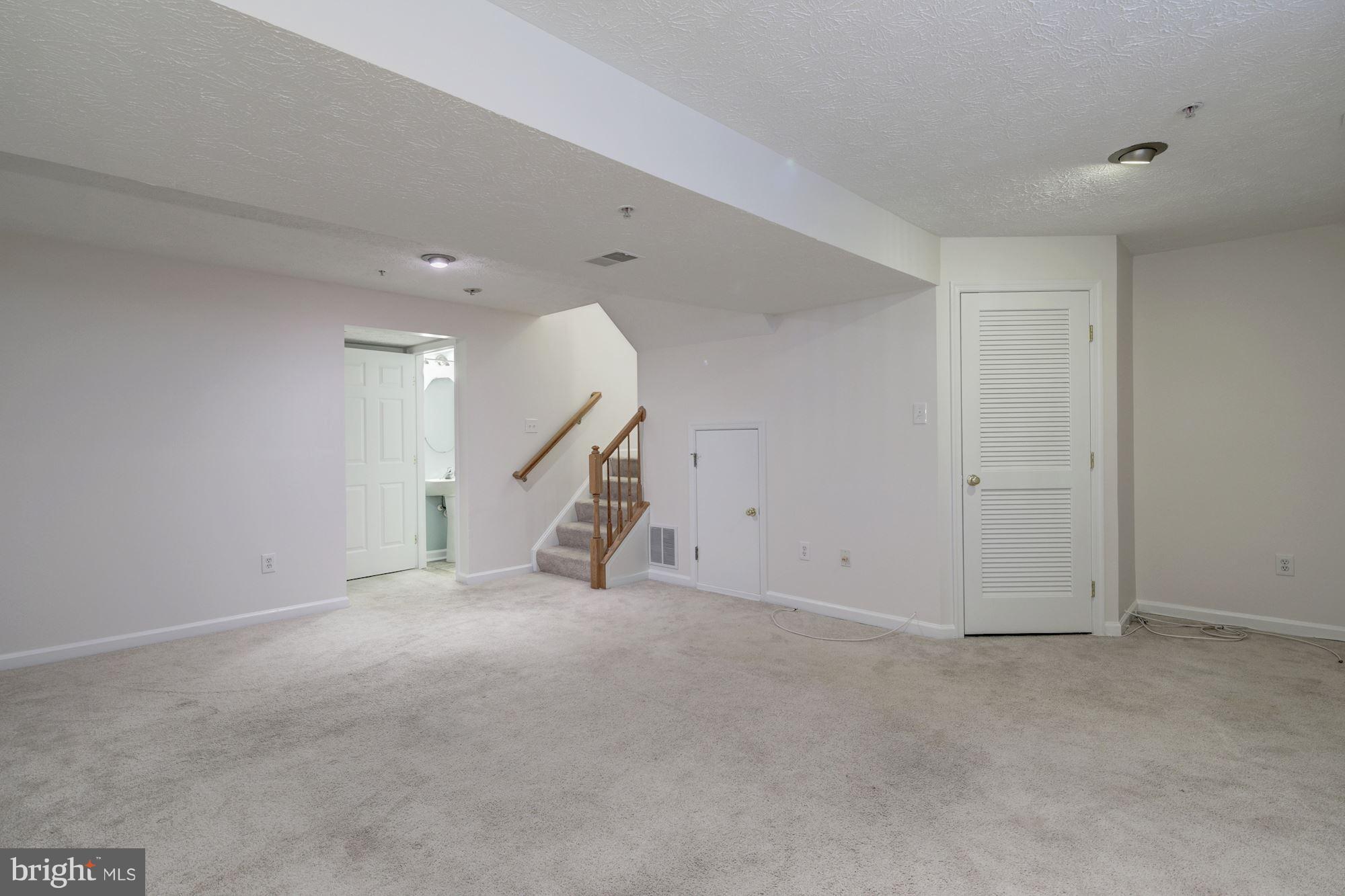 COLLEGE - Residential