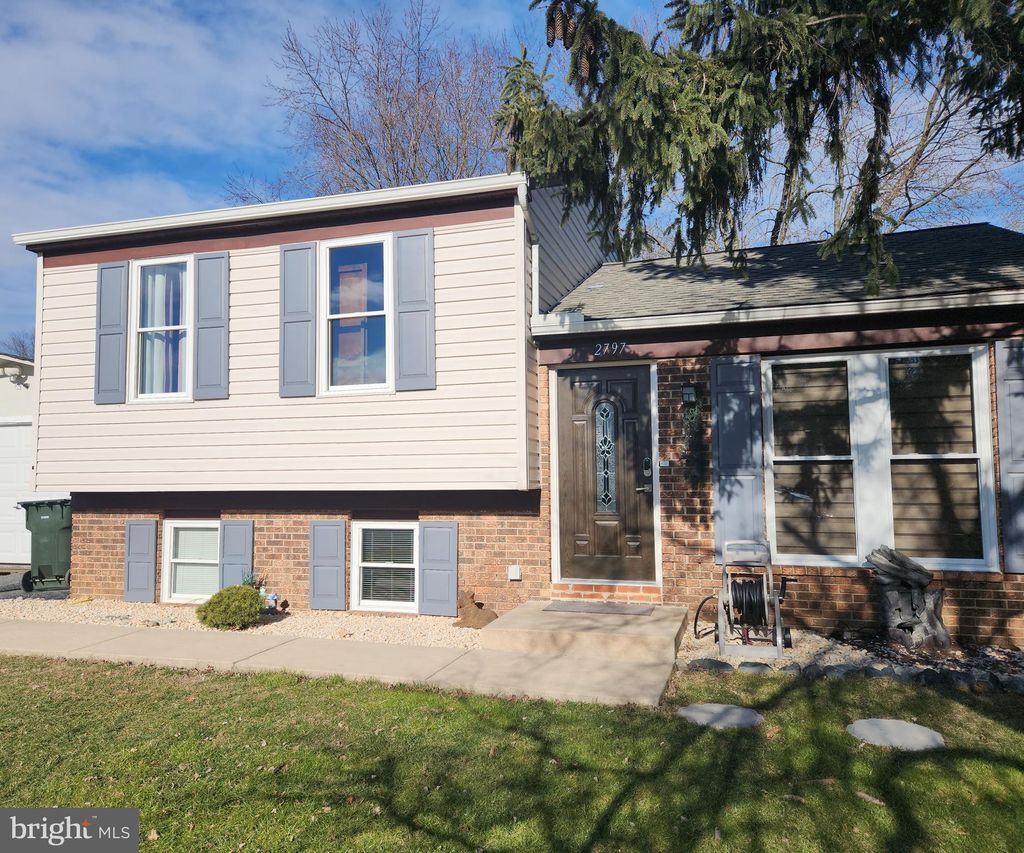 Photo of 2797 COBBLESTONE LN, LANCASTER, PA 17601 (MLS # PALA2030490)