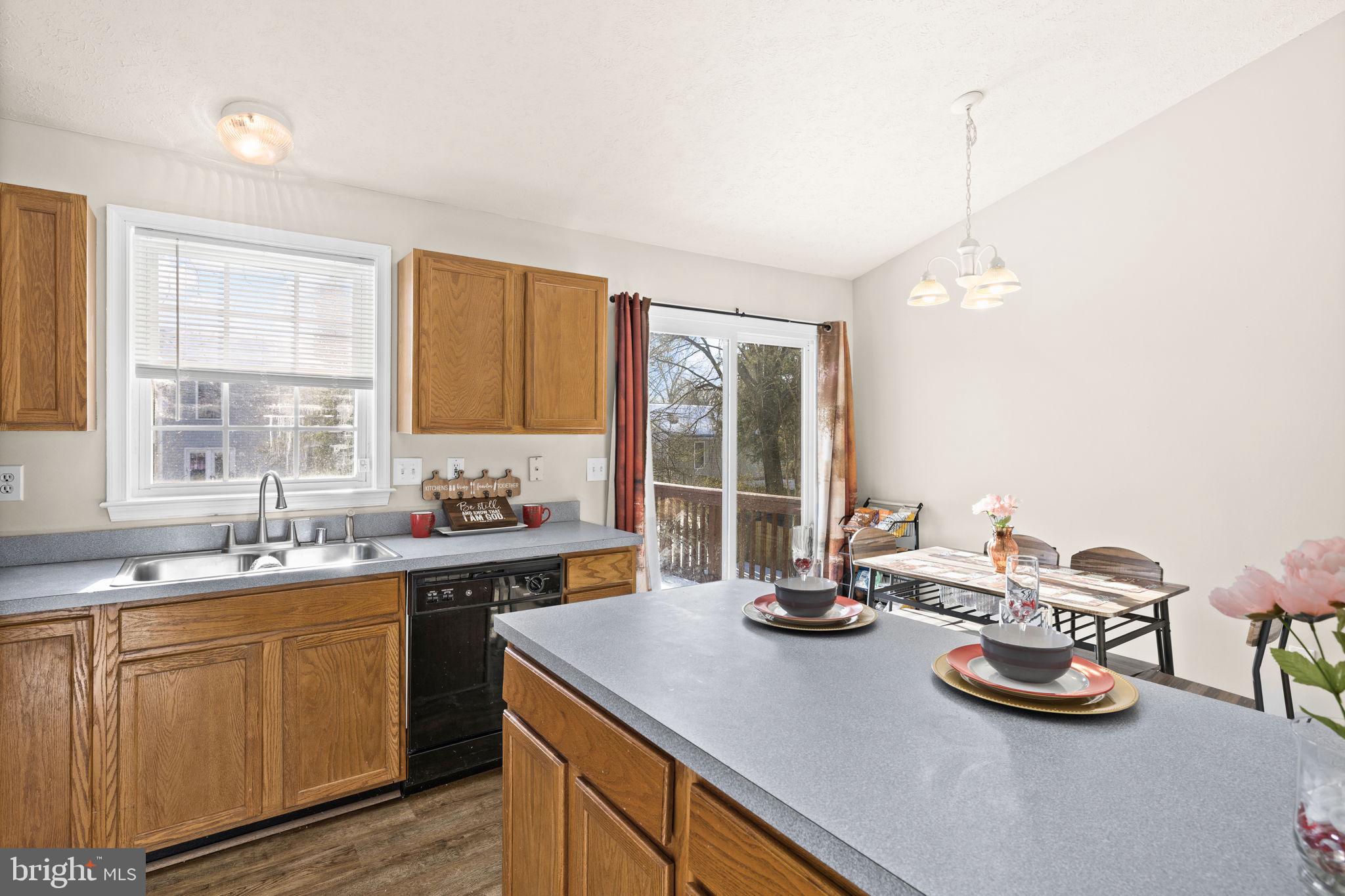 HAMILTONS CROSSING - Residential