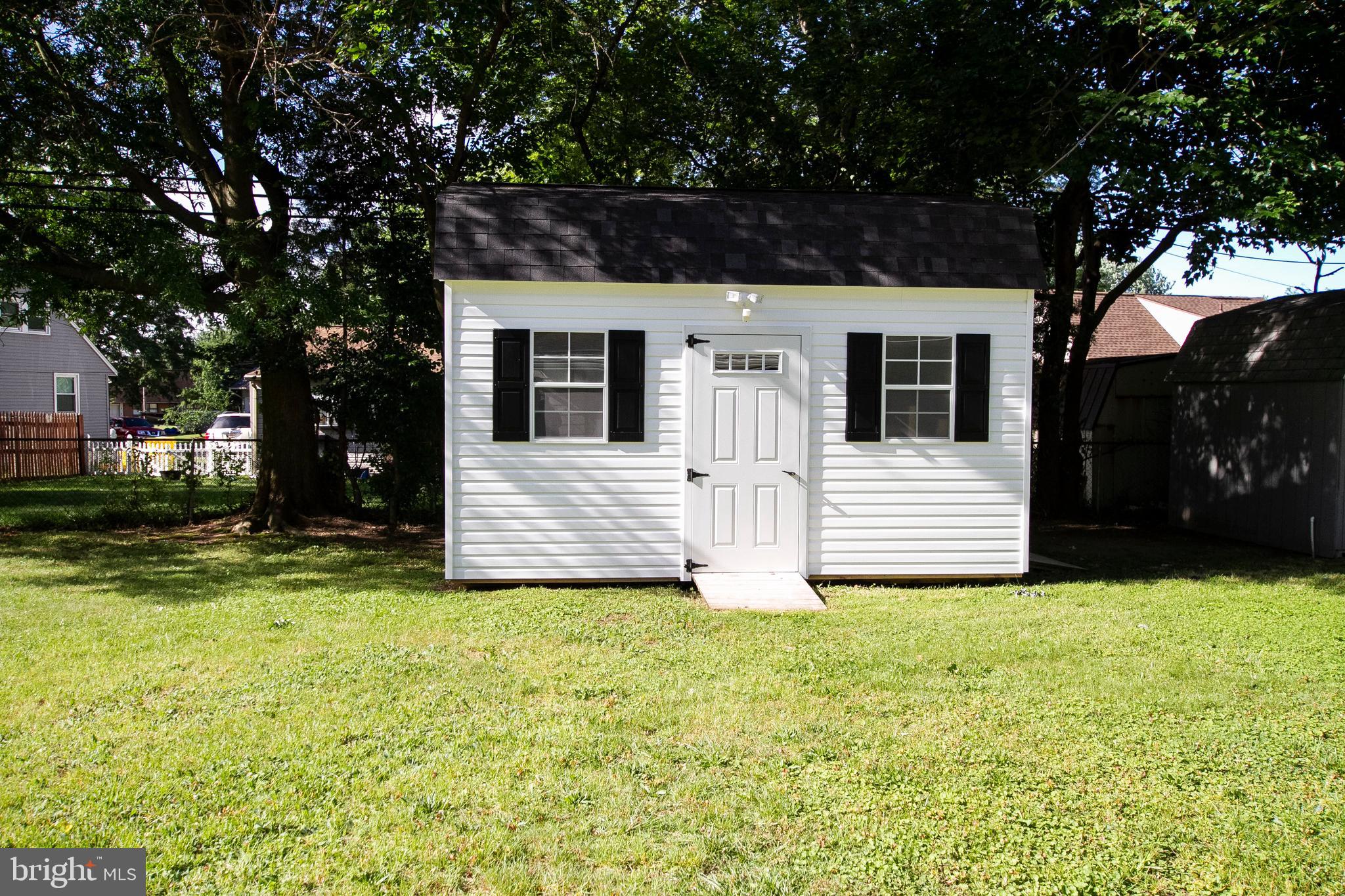 COUNTRY CLUB ESTATES - Residential