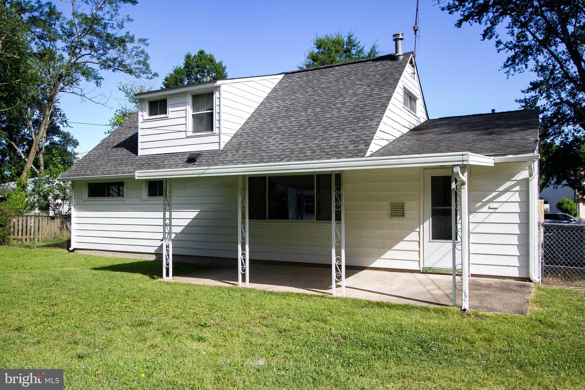 COUNTRY CLUB ESTATES - Residential