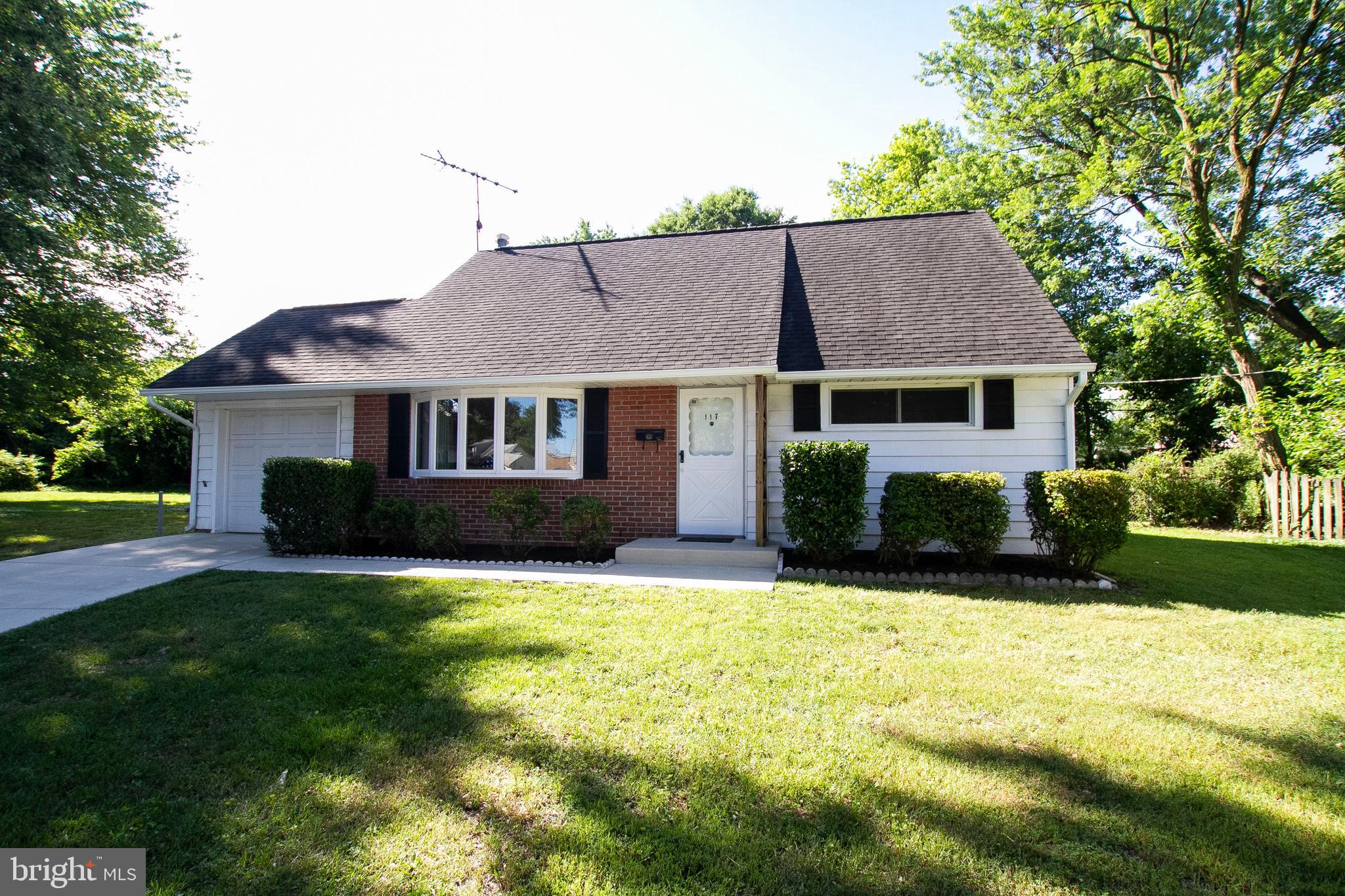 COUNTRY CLUB ESTATES - Residential