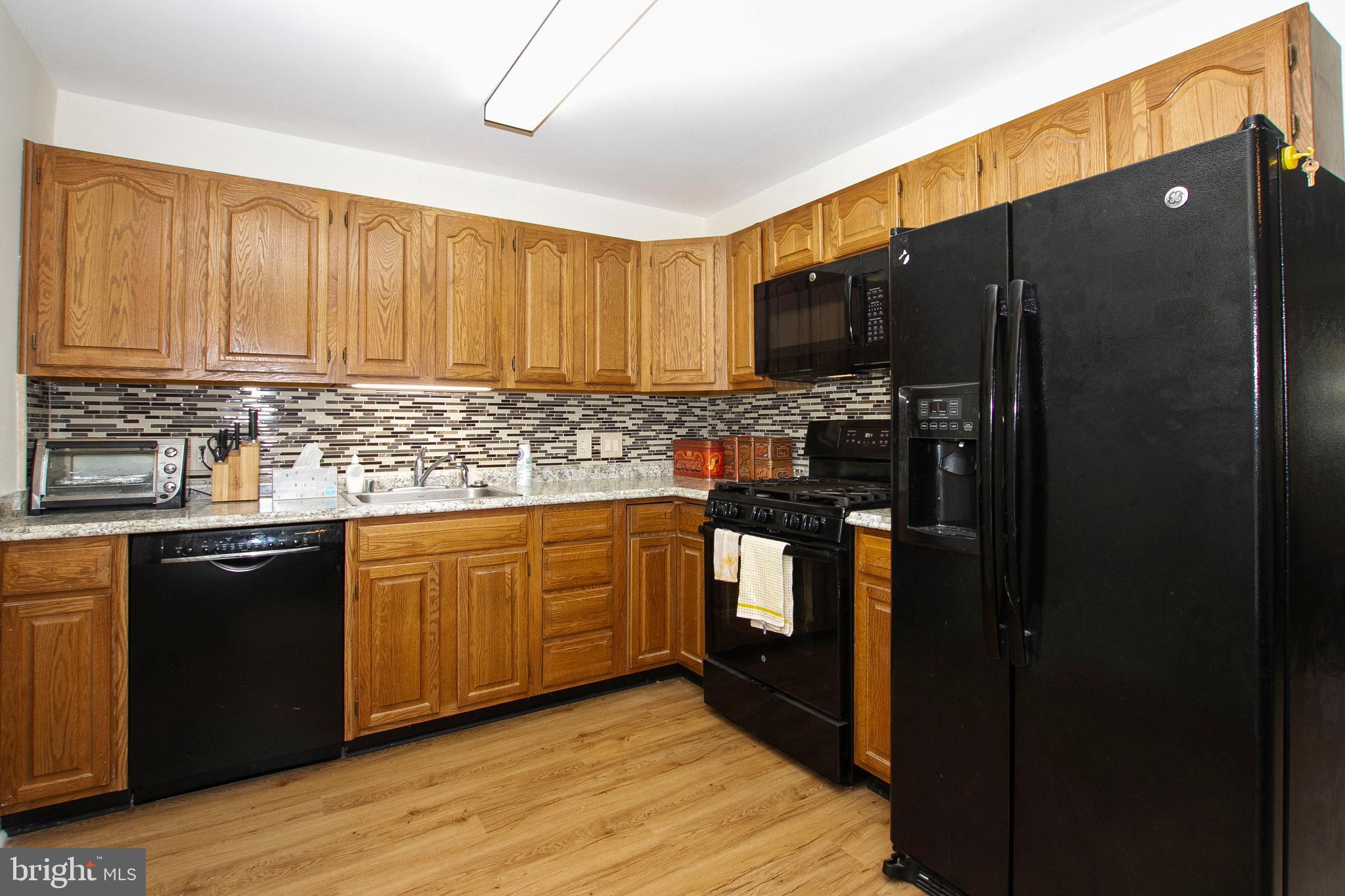 COUNTRY CLUB ESTATES - Residential