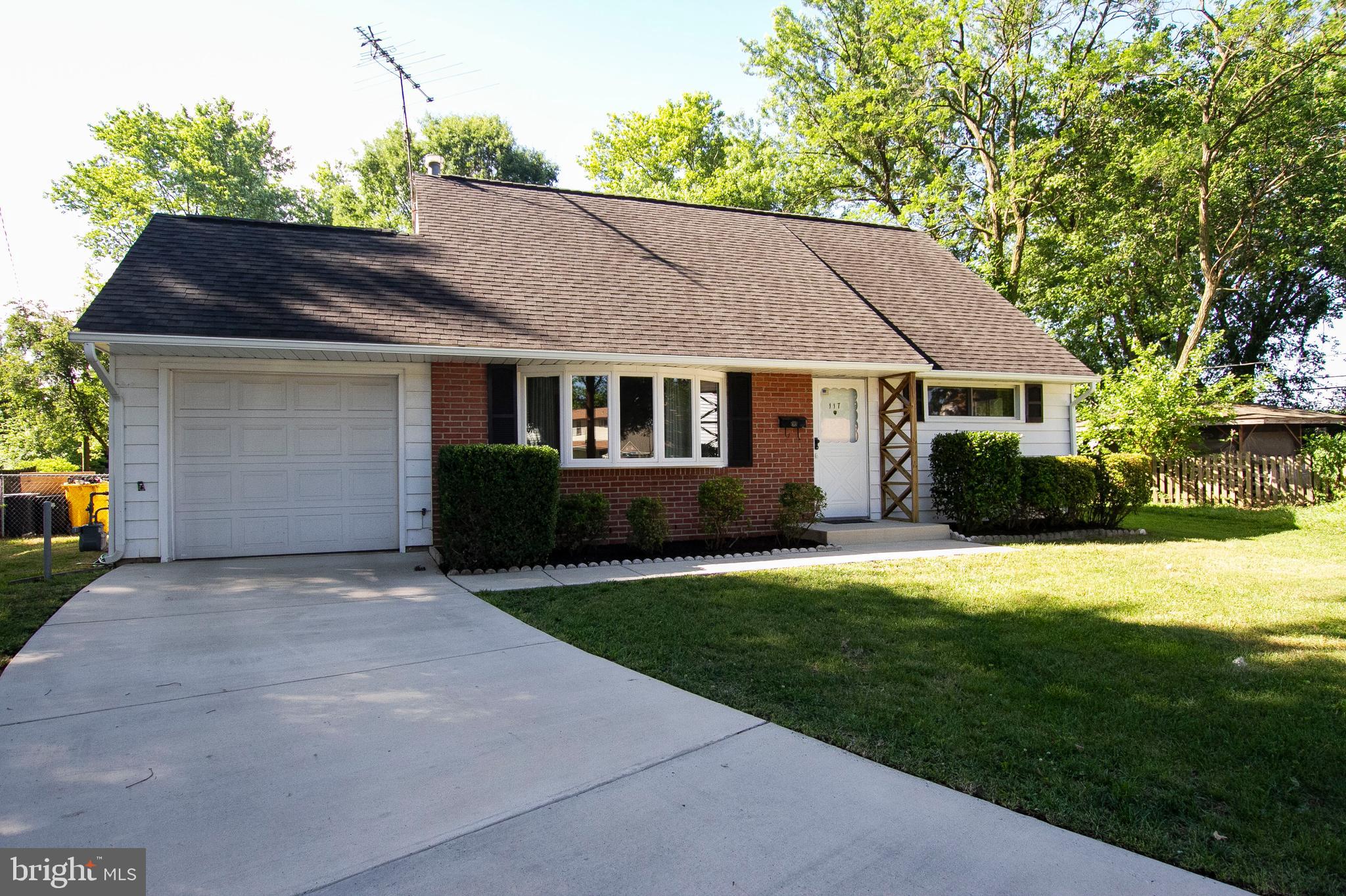 COUNTRY CLUB ESTATES - Residential