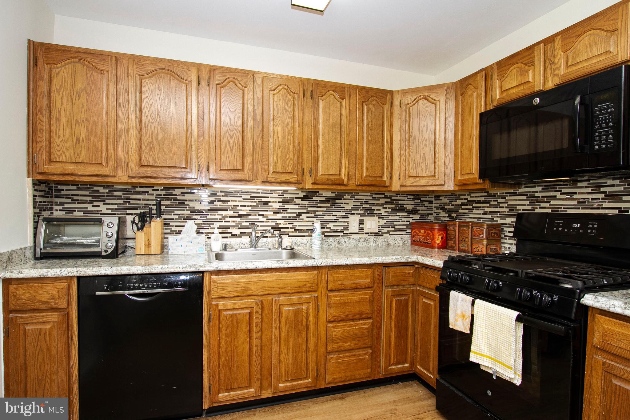 COUNTRY CLUB ESTATES - Residential