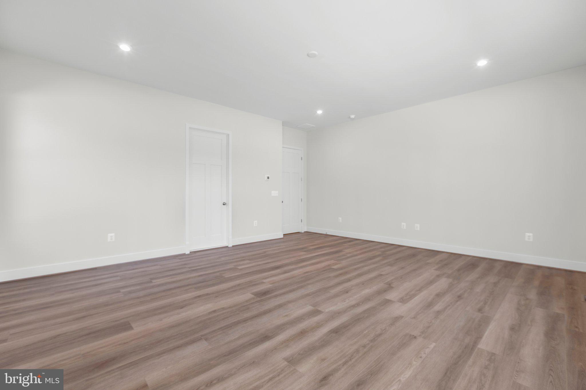 WHITEHALL - Residential