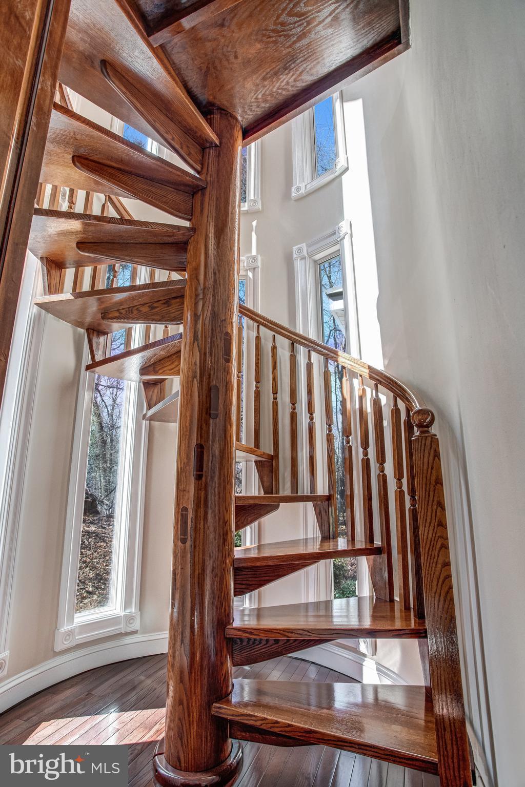 NEAR FALLS CHURCH - Residential