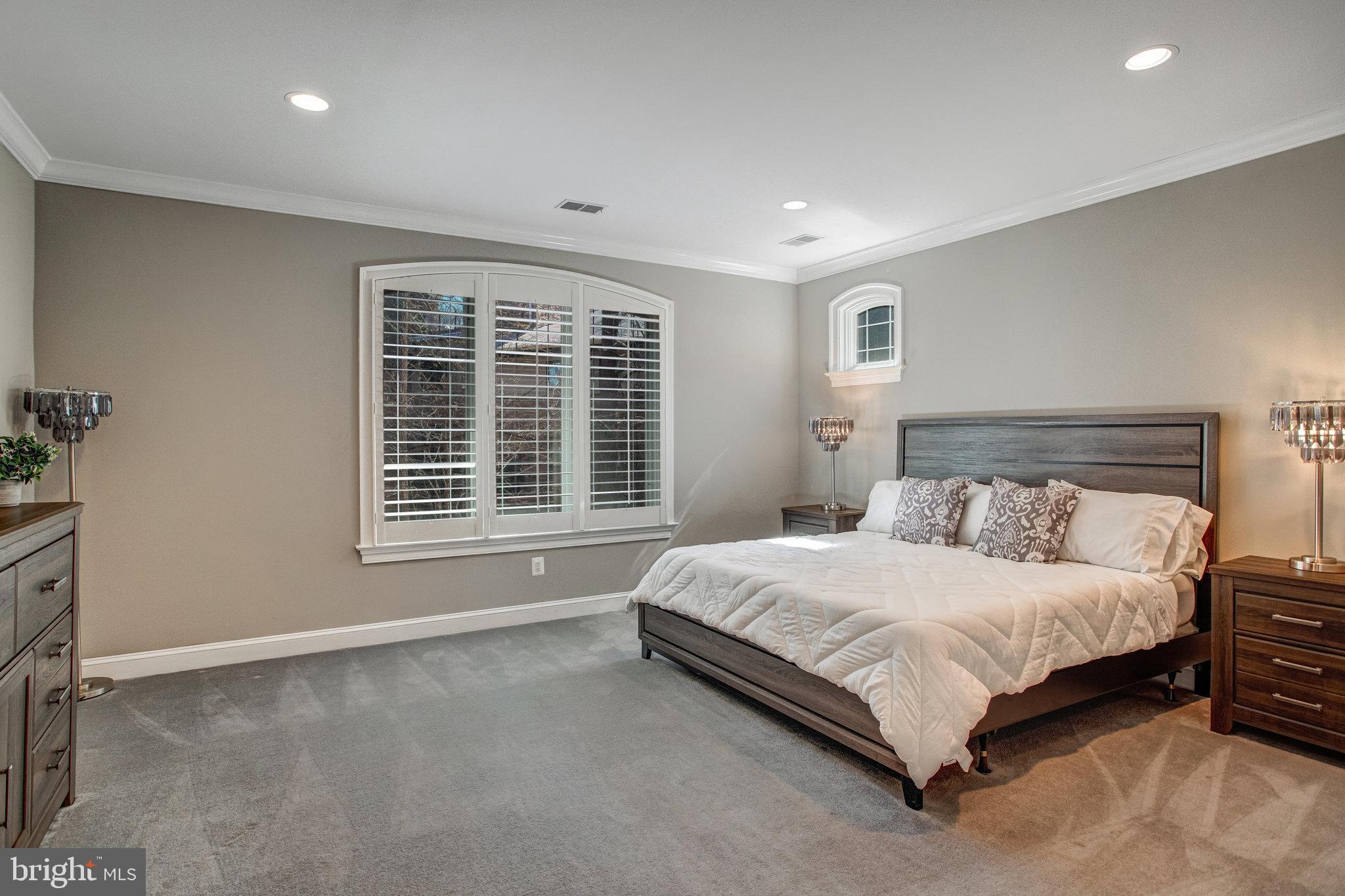 NEAR FALLS CHURCH - Residential