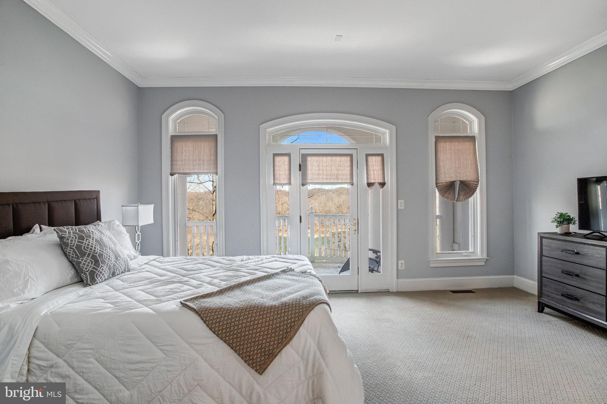 NEAR FALLS CHURCH - Residential