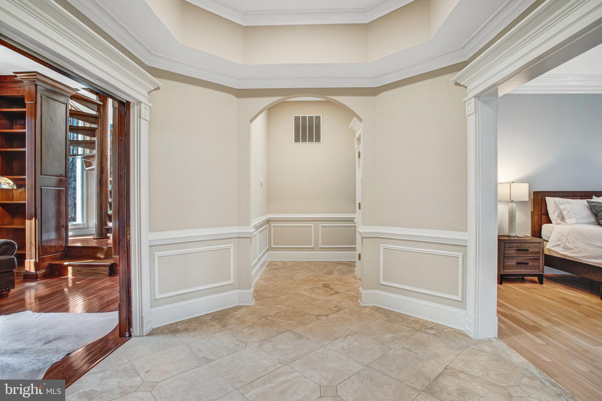 NEAR FALLS CHURCH - Residential