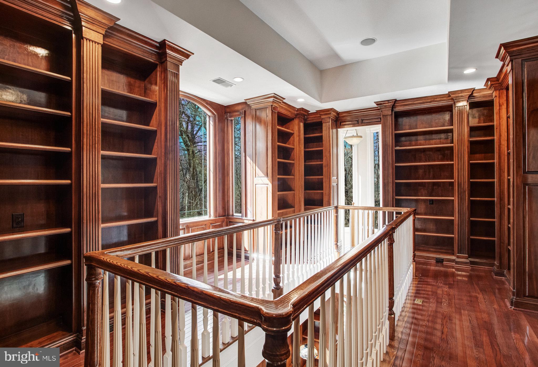 NEAR FALLS CHURCH - Residential