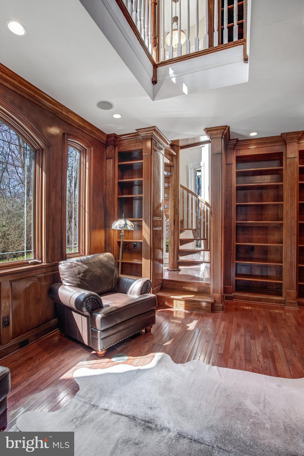 NEAR FALLS CHURCH - Residential