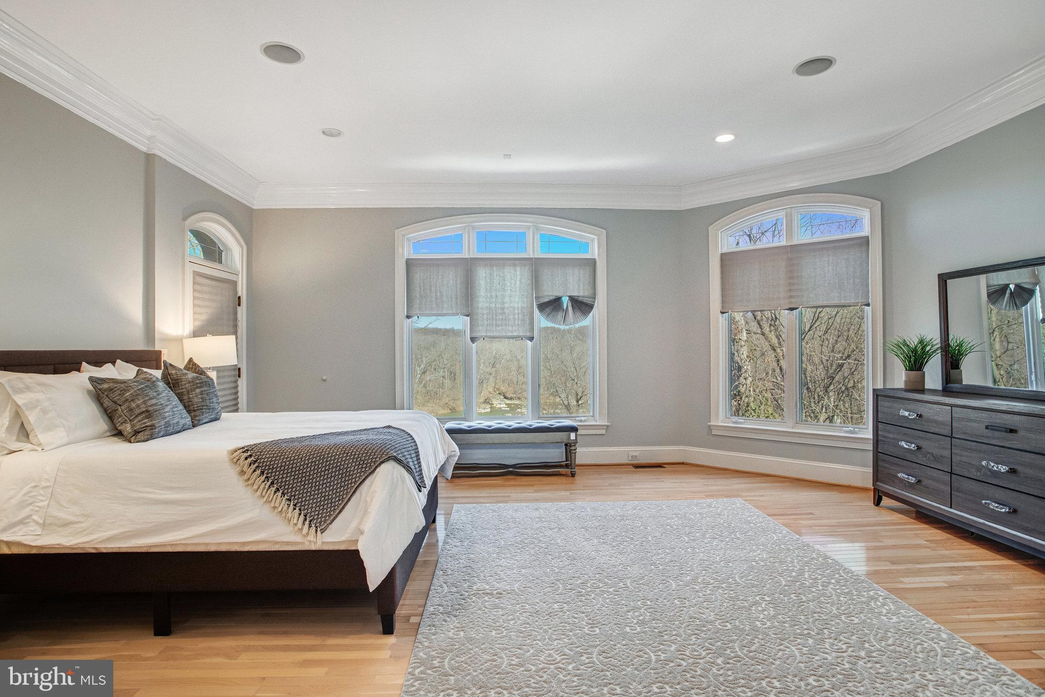 NEAR FALLS CHURCH - Residential