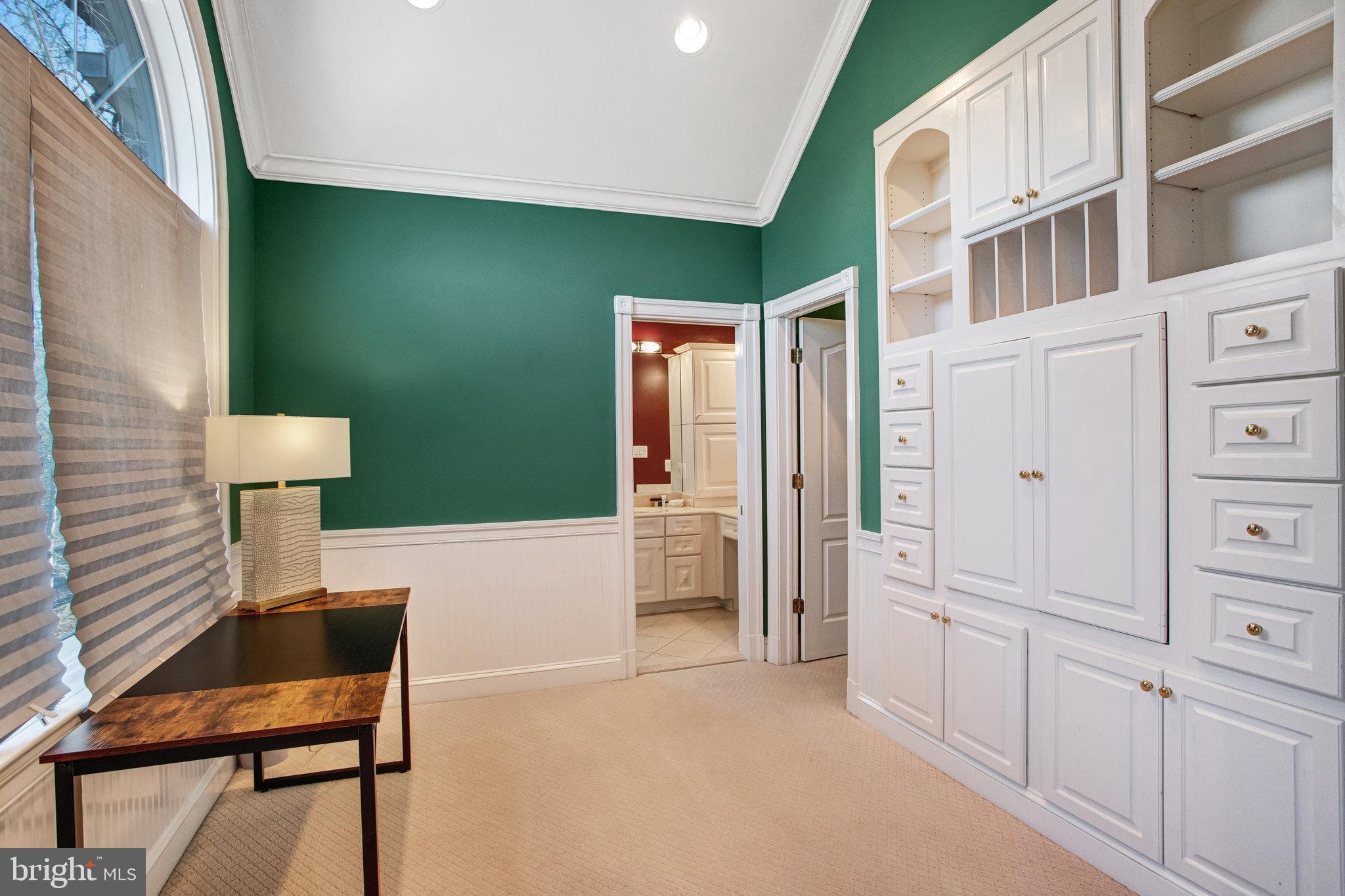 NEAR FALLS CHURCH - Residential