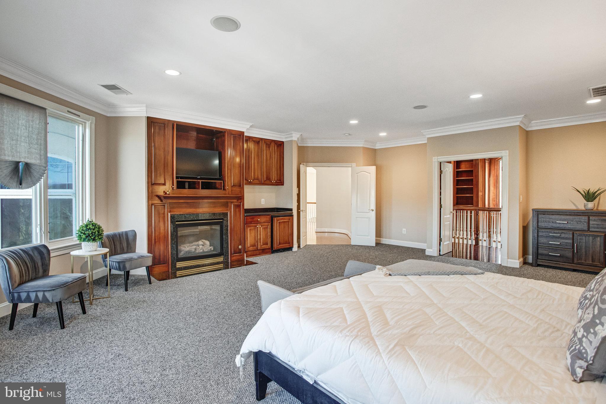 NEAR FALLS CHURCH - Residential