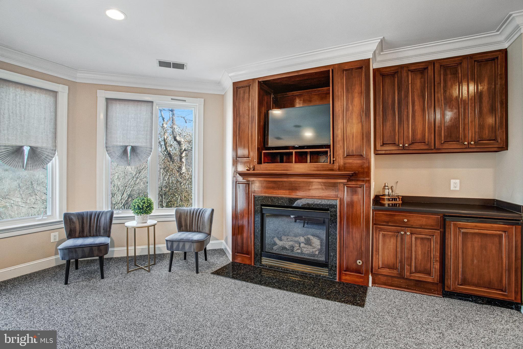 NEAR FALLS CHURCH - Residential