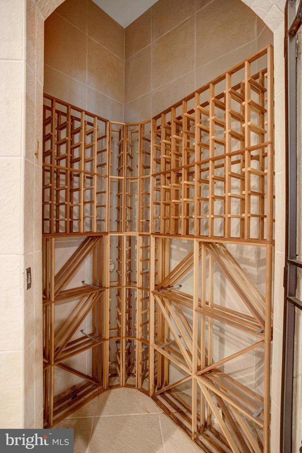 NEAR FALLS CHURCH - Residential