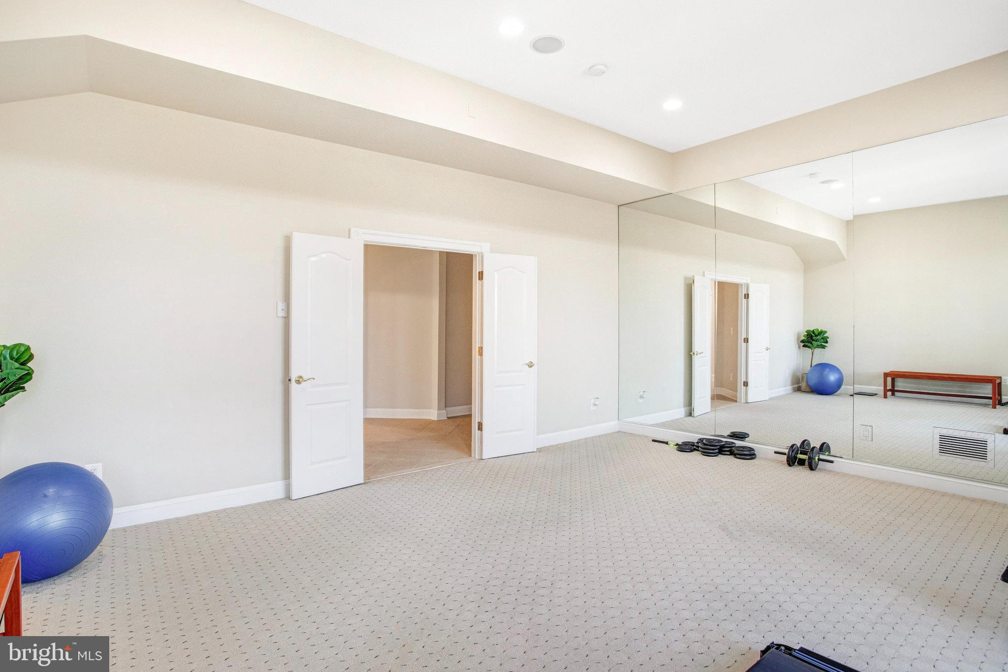 NEAR FALLS CHURCH - Residential