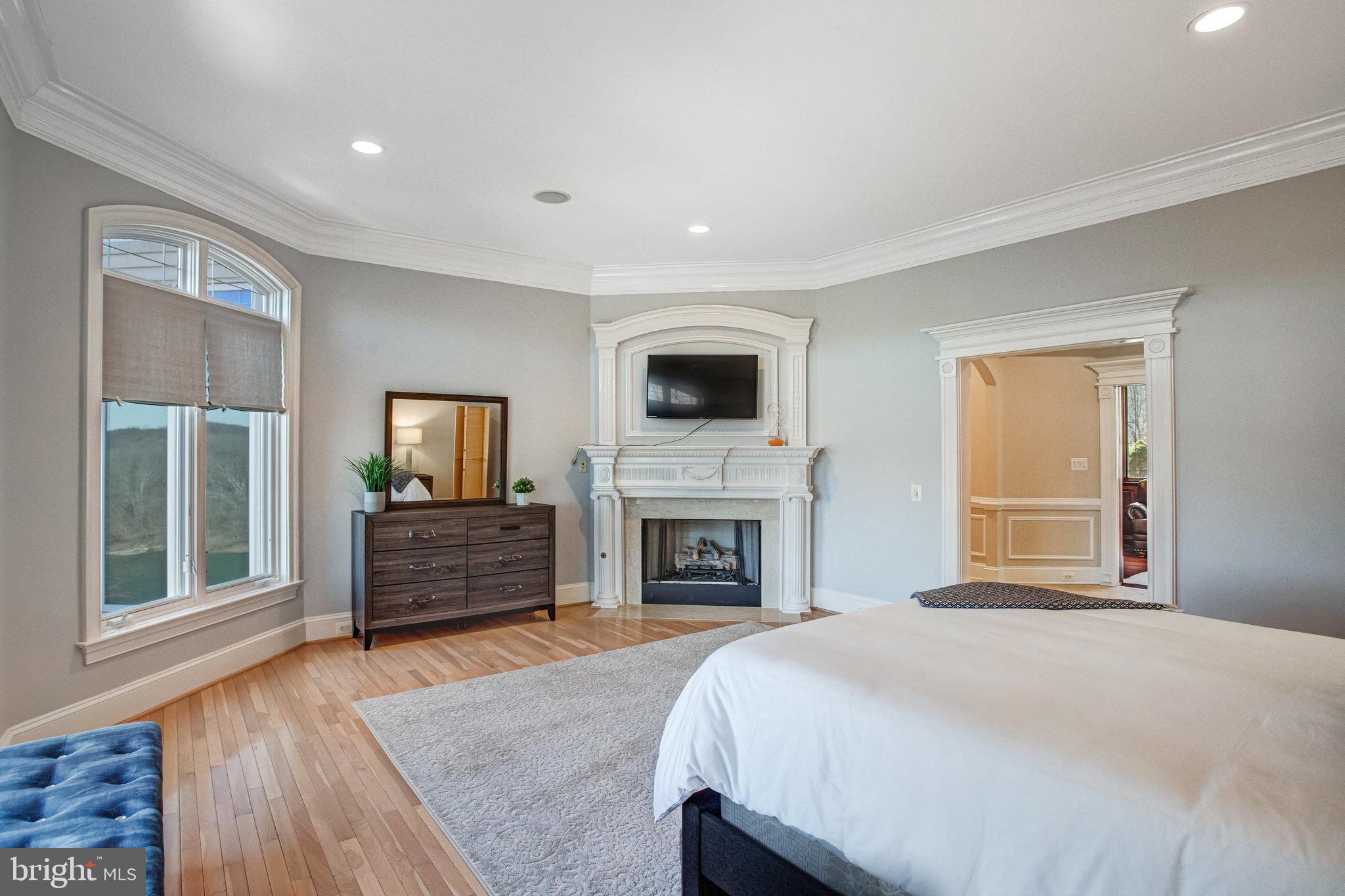 NEAR FALLS CHURCH - Residential