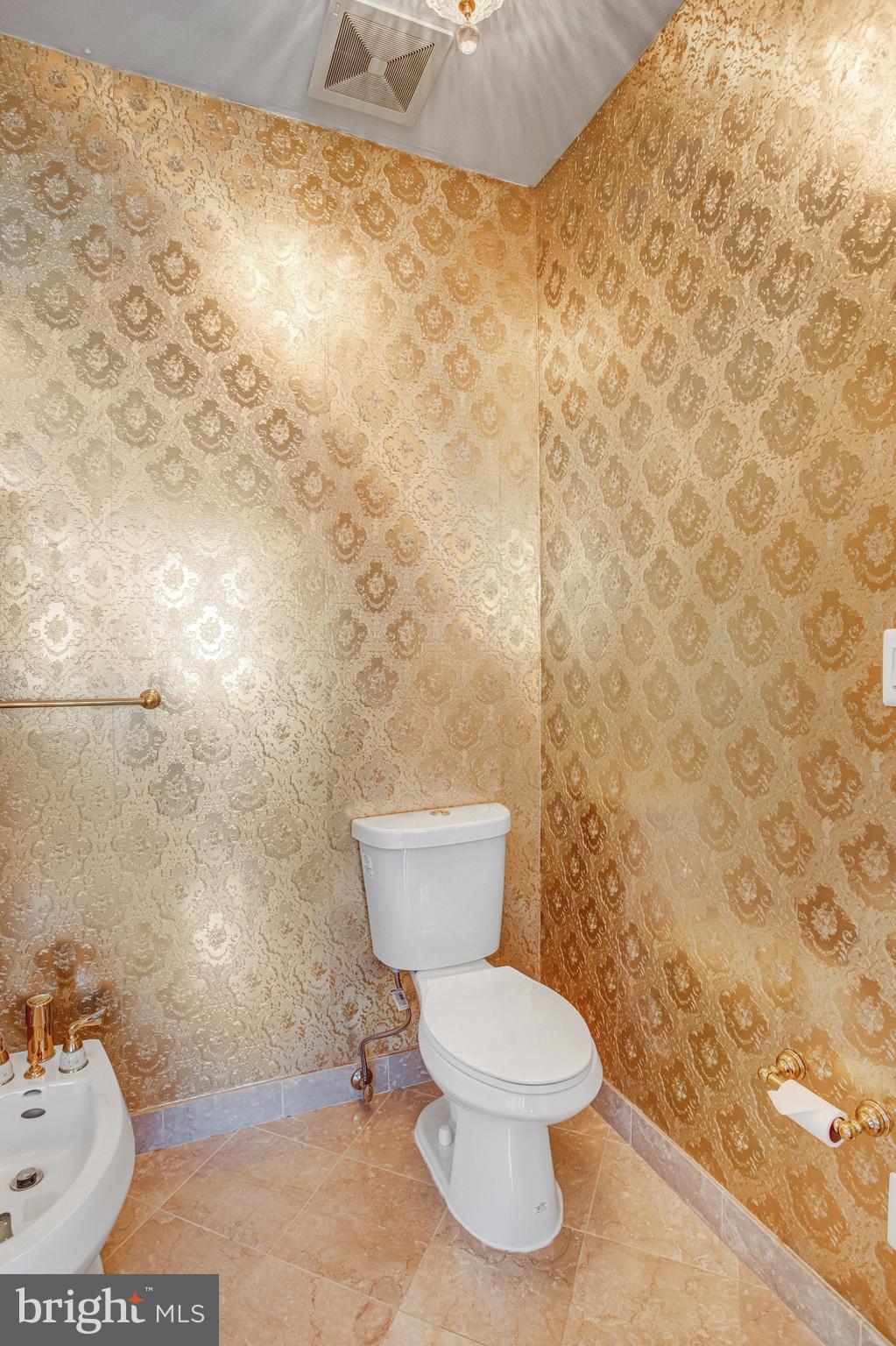 NEAR FALLS CHURCH - Residential