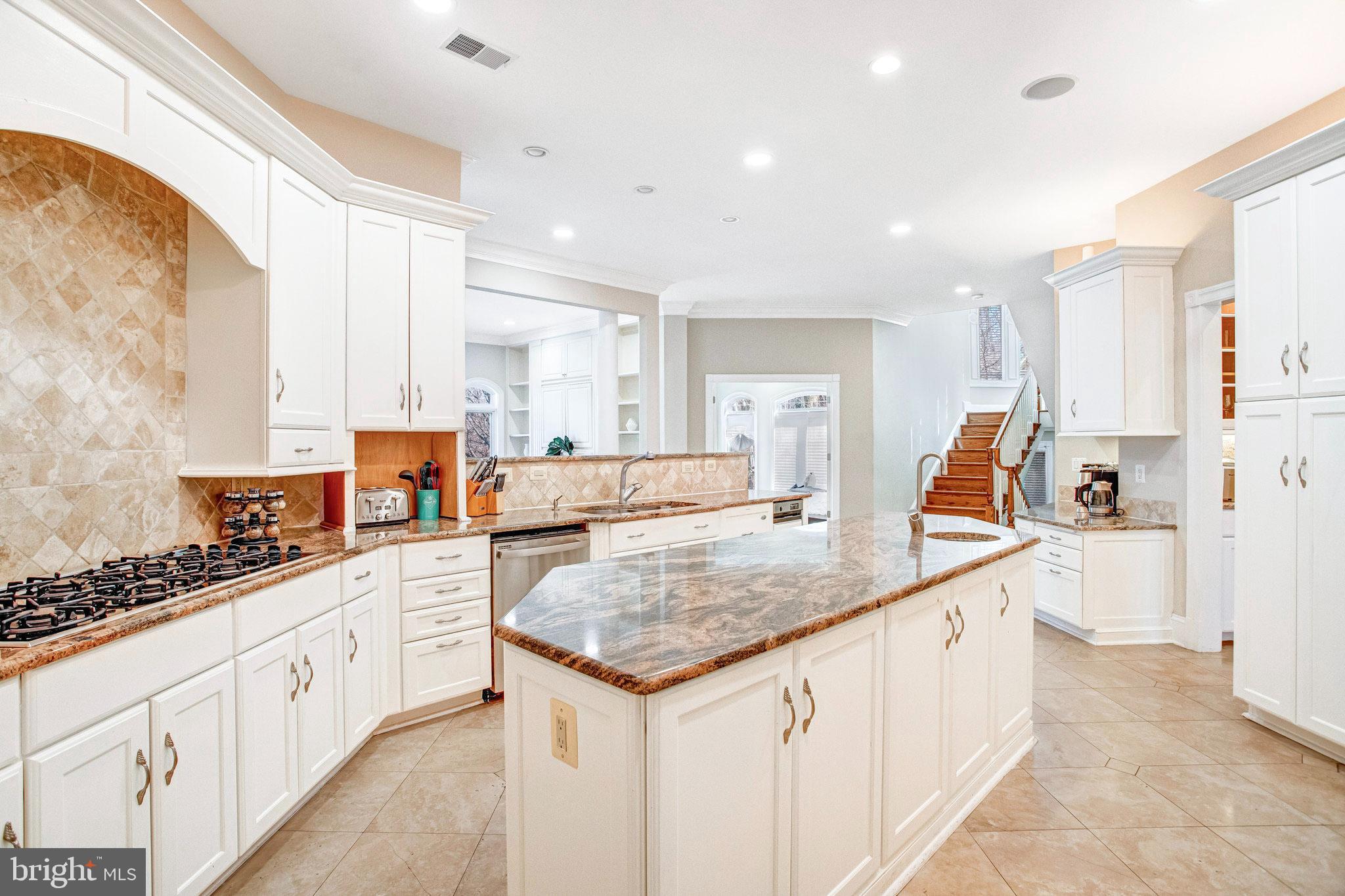 NEAR FALLS CHURCH - Residential