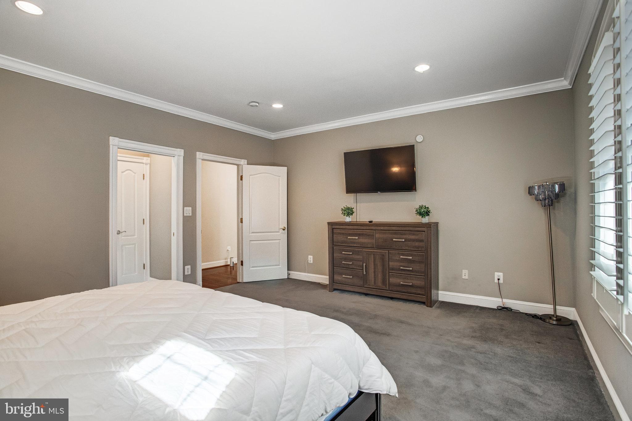 NEAR FALLS CHURCH - Residential