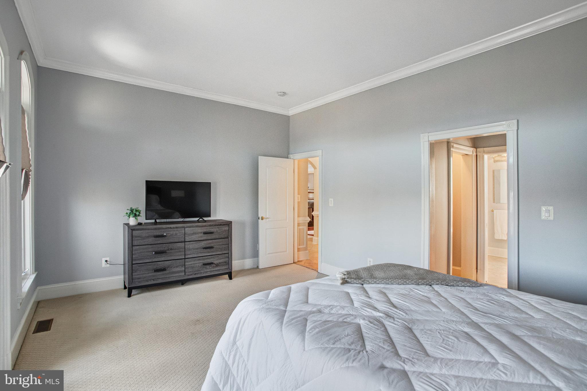 NEAR FALLS CHURCH - Residential