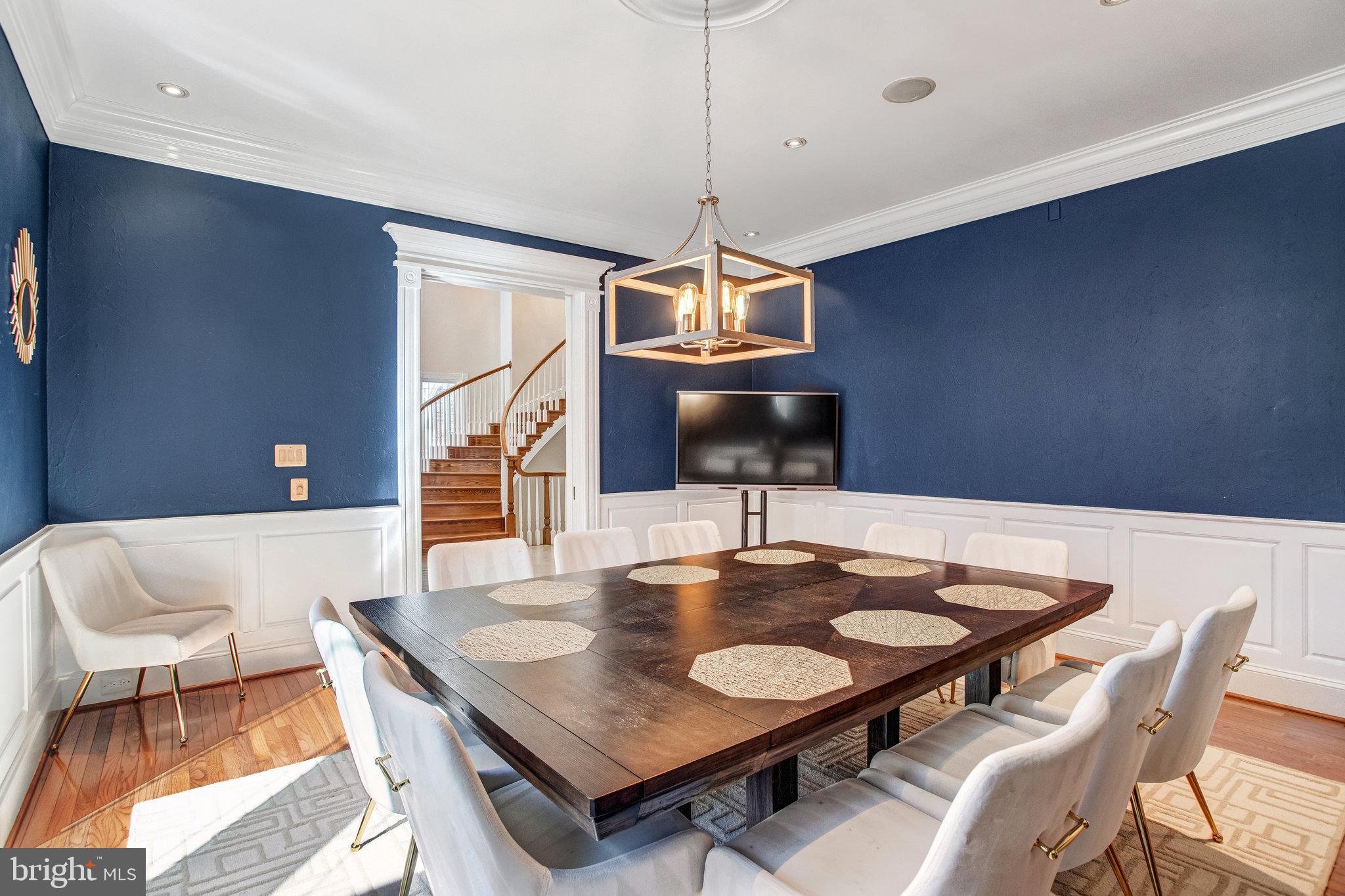 NEAR FALLS CHURCH - Residential