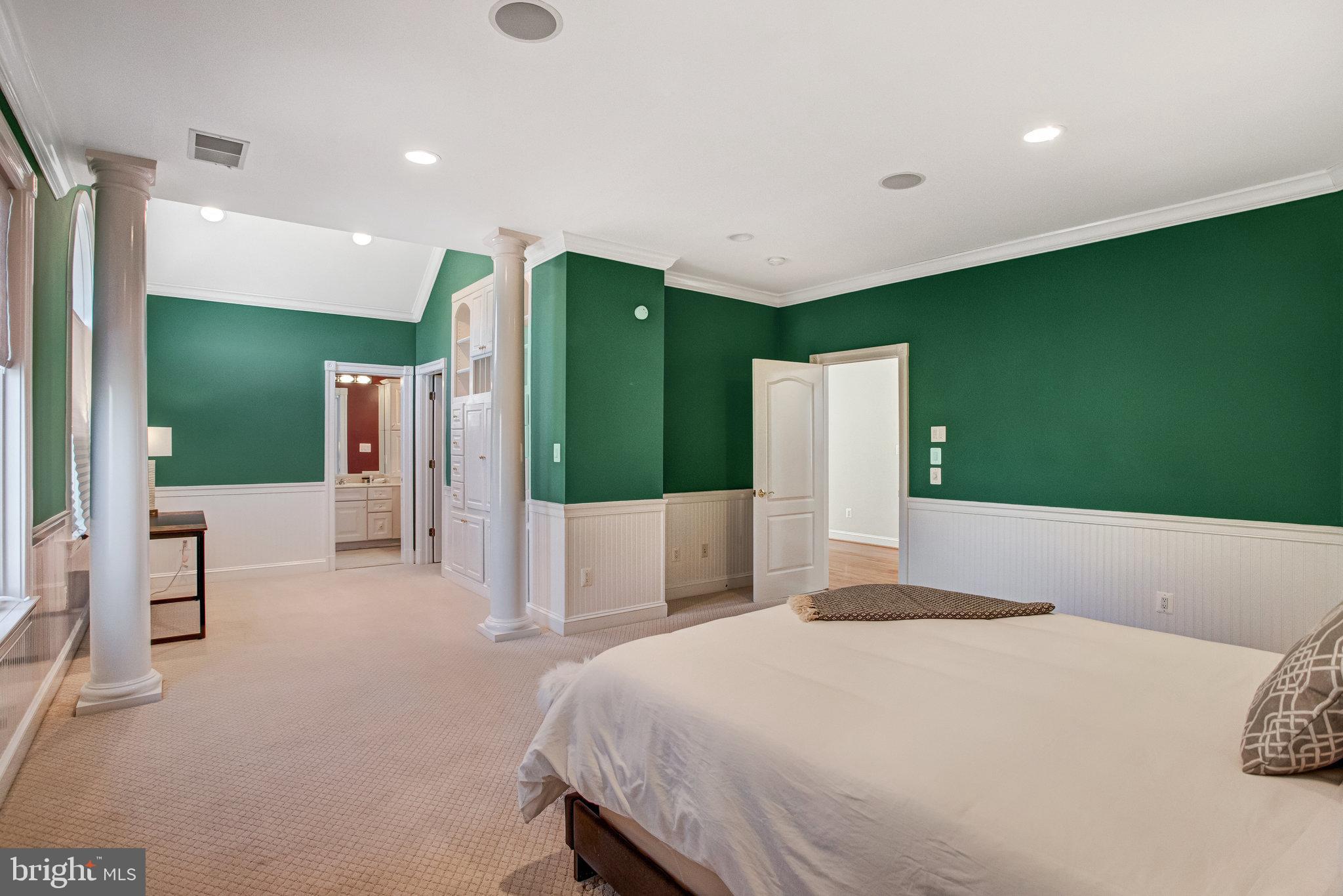 NEAR FALLS CHURCH - Residential